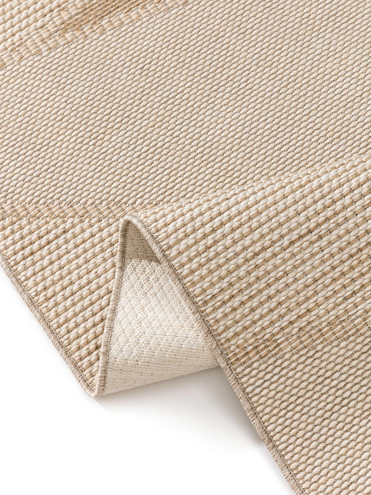 Teppich aus 100% Polypropylen in Weiß mit bis 5 mm hohem Flor von benuta Nest