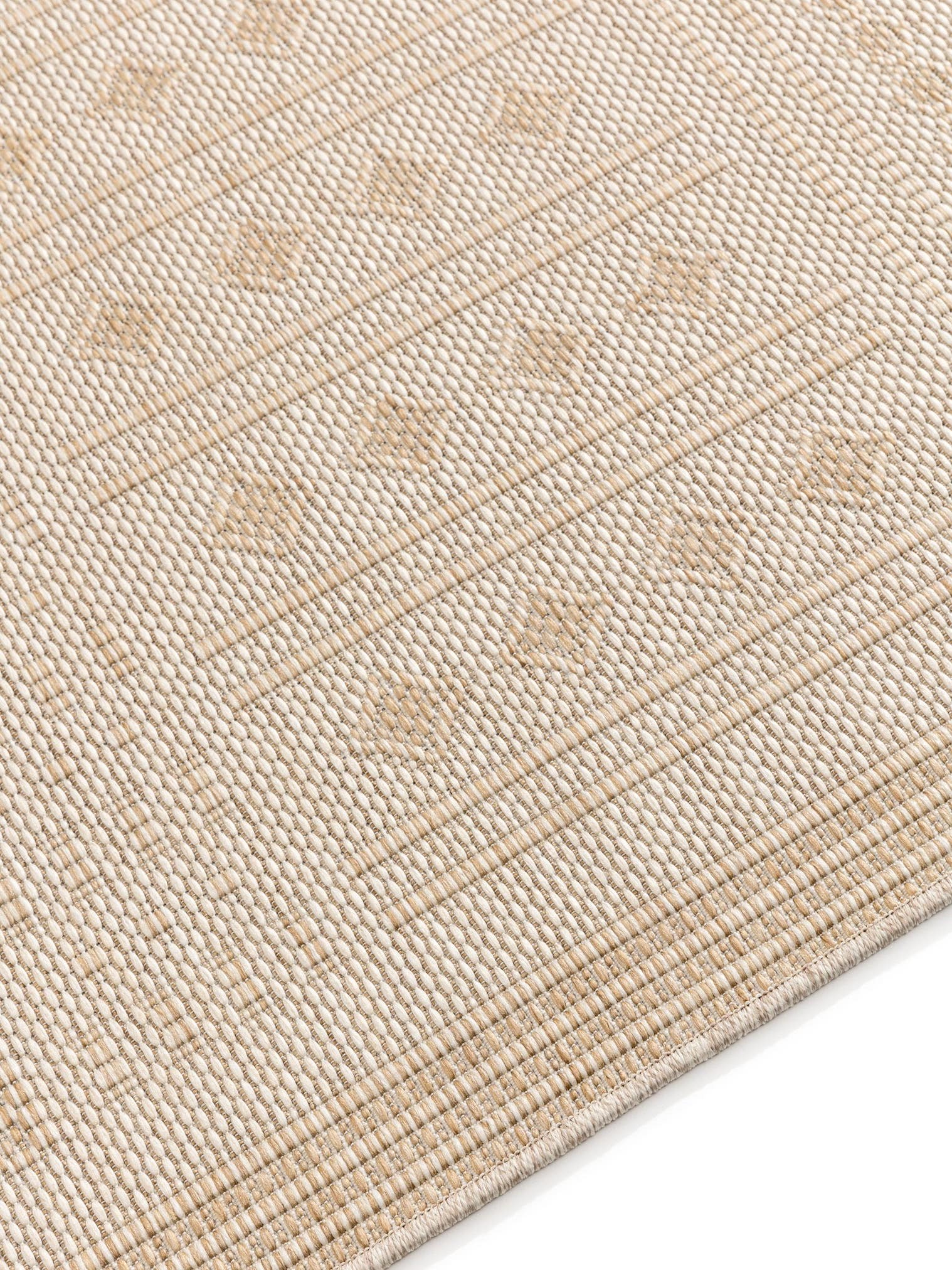 Teppich aus 100% Polypropylen in Weiß mit bis 5 mm hohem Flor von benuta Nest
