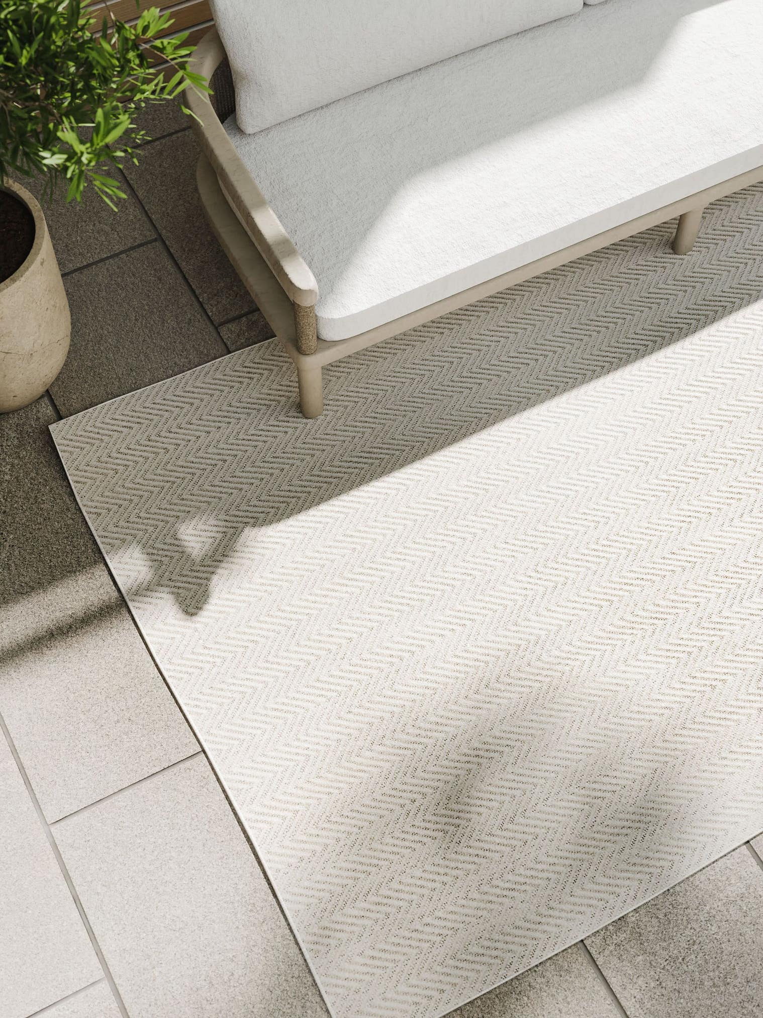 Teppich aus 100% Polypropylen in Weiß mit bis 5 mm hohem Flor von benuta Basic
