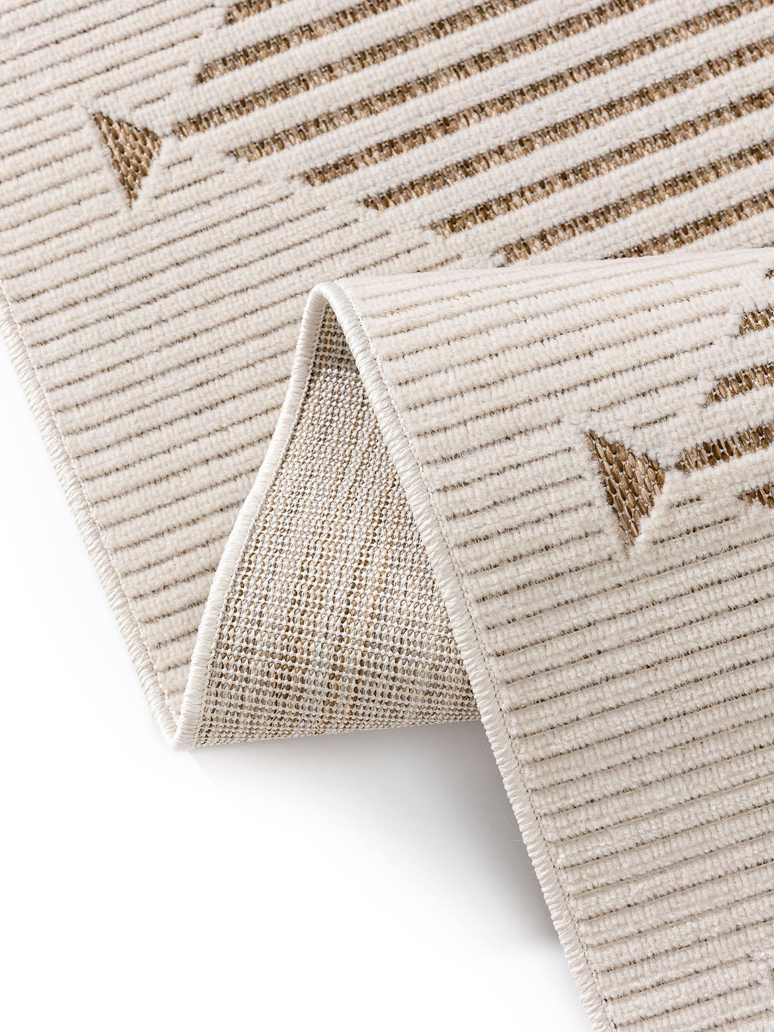 Rug made of 100% Polypropylene in White with a 1- 5 mm high pile by benuta Basic