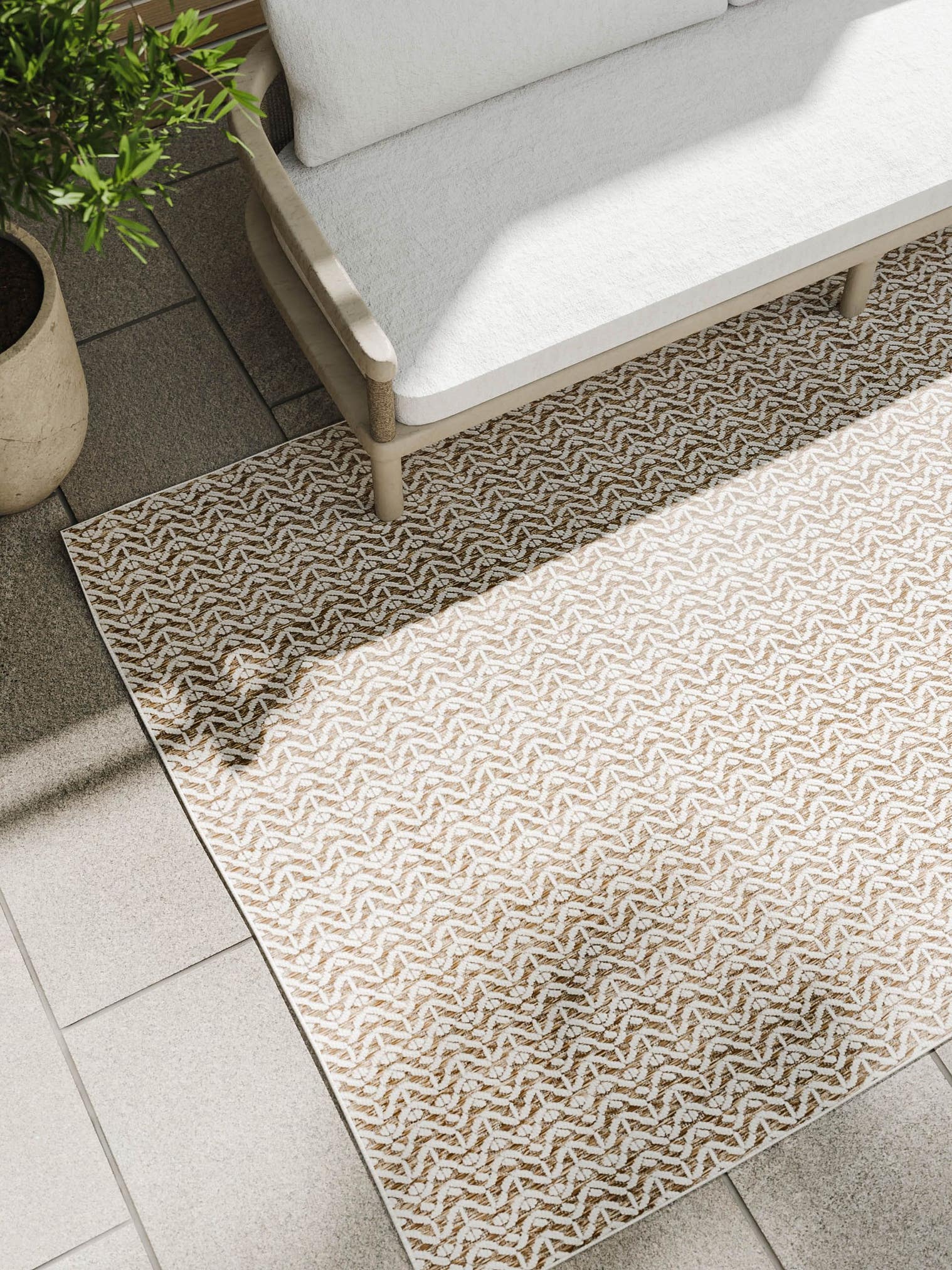 Teppich aus 100% Polypropylen in Weiß mit bis 5 mm hohem Flor von benuta Basic