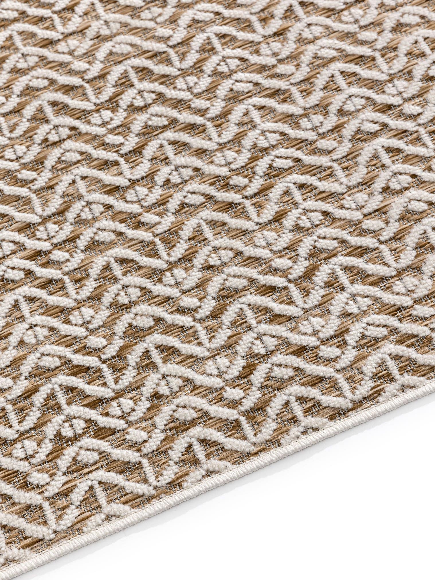Teppich aus 100% Polypropylen in Weiß mit bis 5 mm hohem Flor von benuta Basic