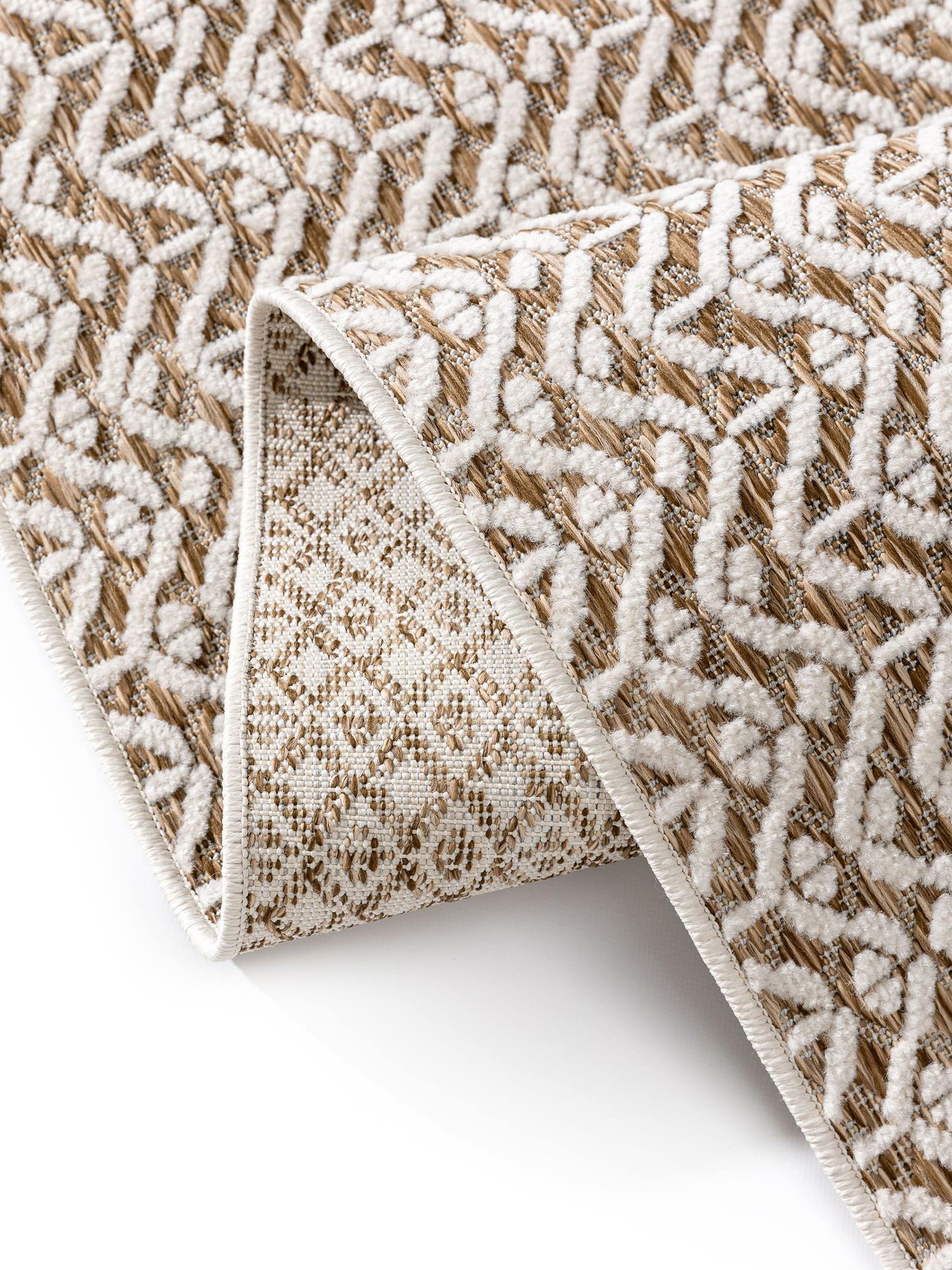 Teppich aus 100% Polypropylen in Weiß mit bis 5 mm hohem Flor von benuta Basic