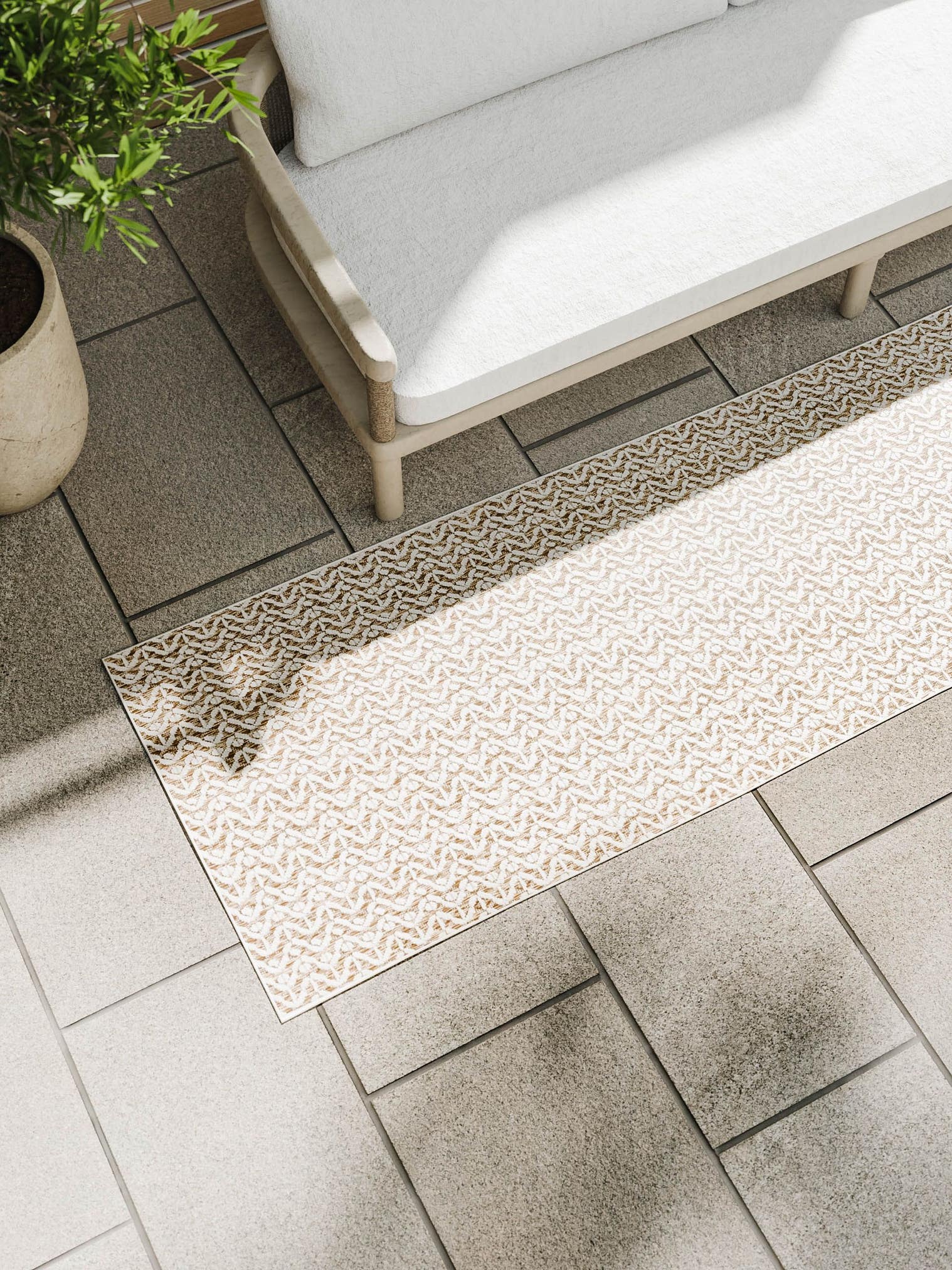 Teppich aus 100% Polypropylen in Weiß mit bis 5 mm hohem Flor von benuta Basic