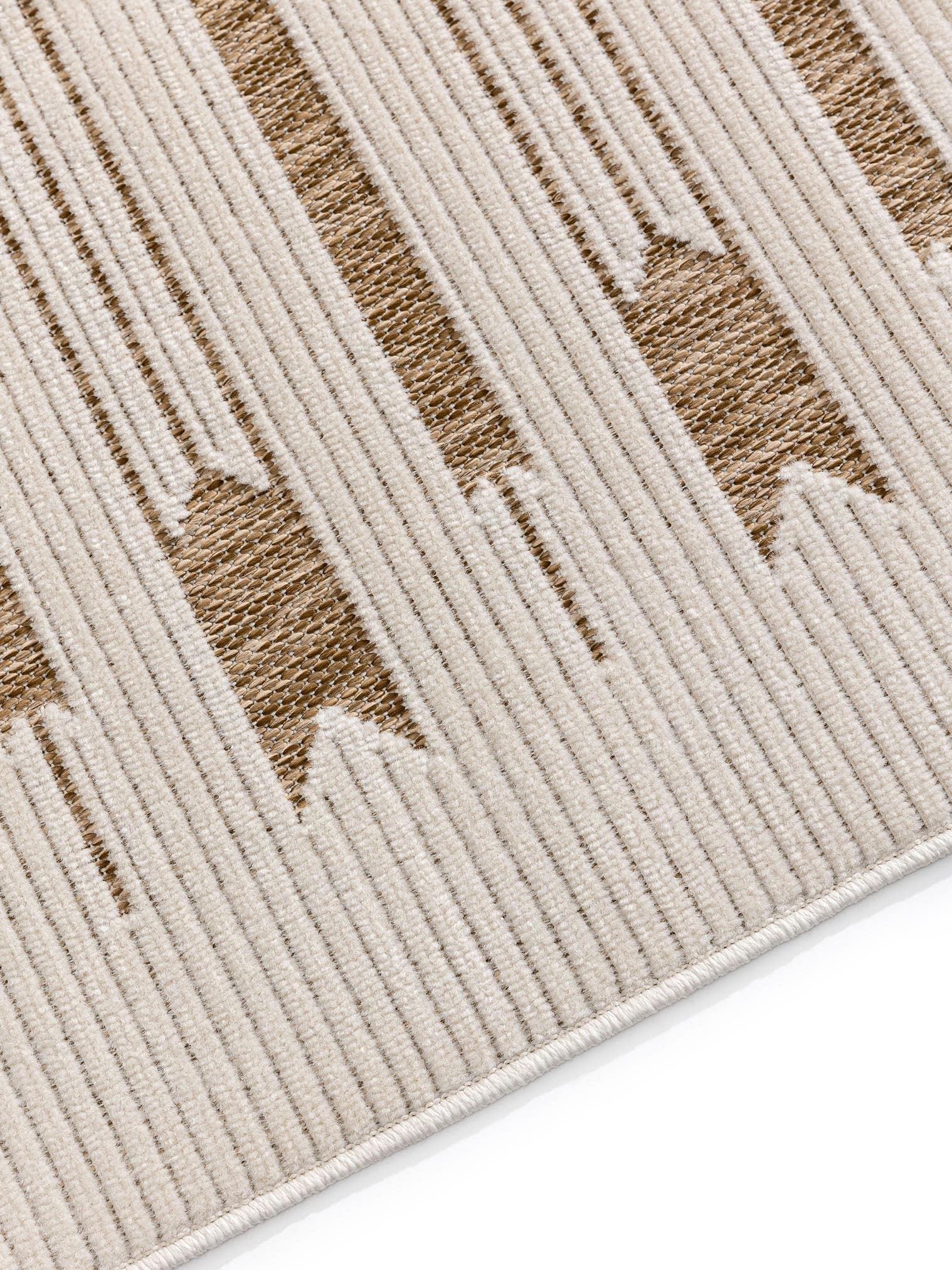 Teppich aus 100% Polypropylen in Weiß mit bis 5 mm hohem Flor von benuta Basic