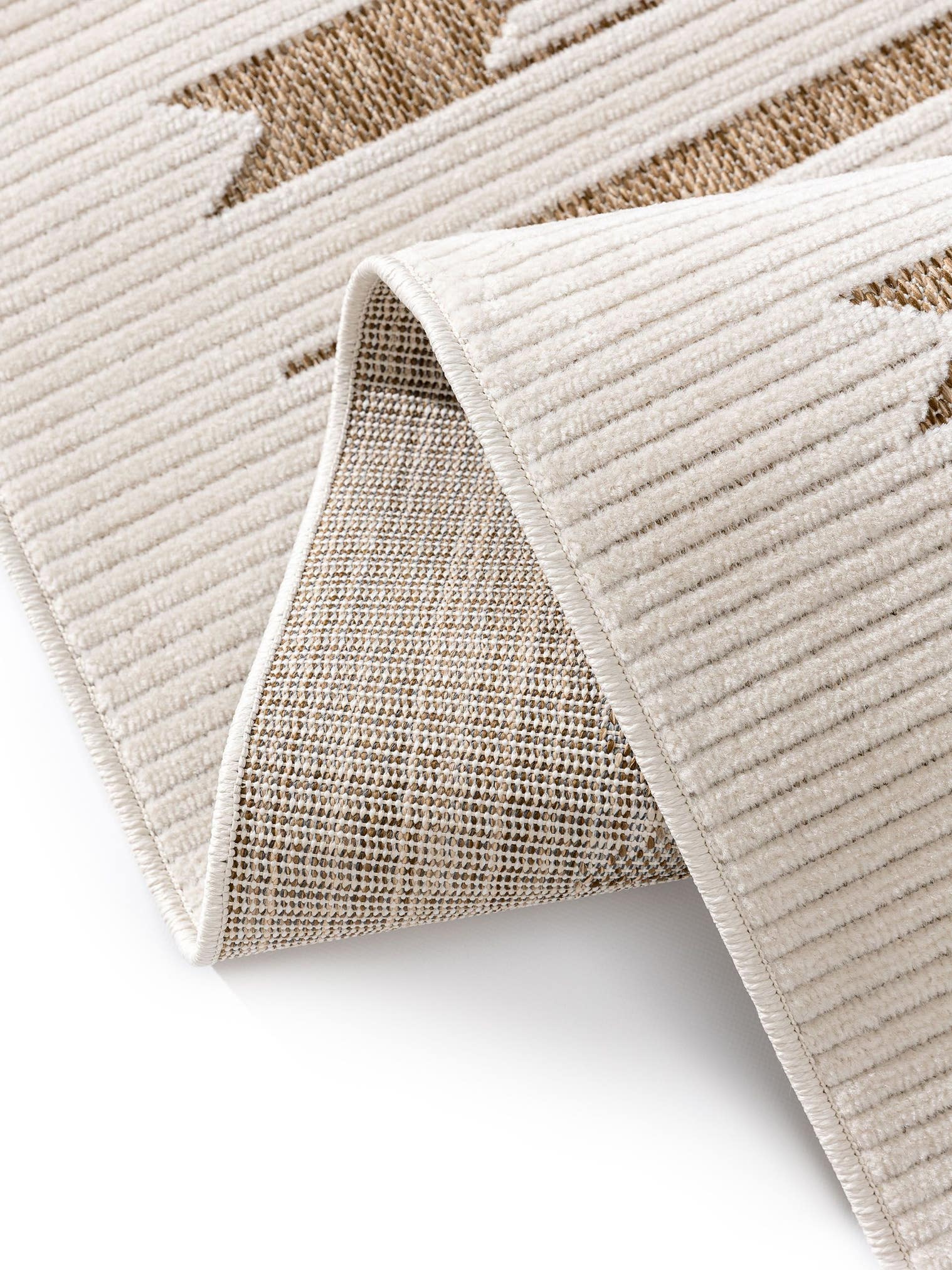 Teppich aus 100% Polypropylen in Weiß mit bis 5 mm hohem Flor von benuta Basic