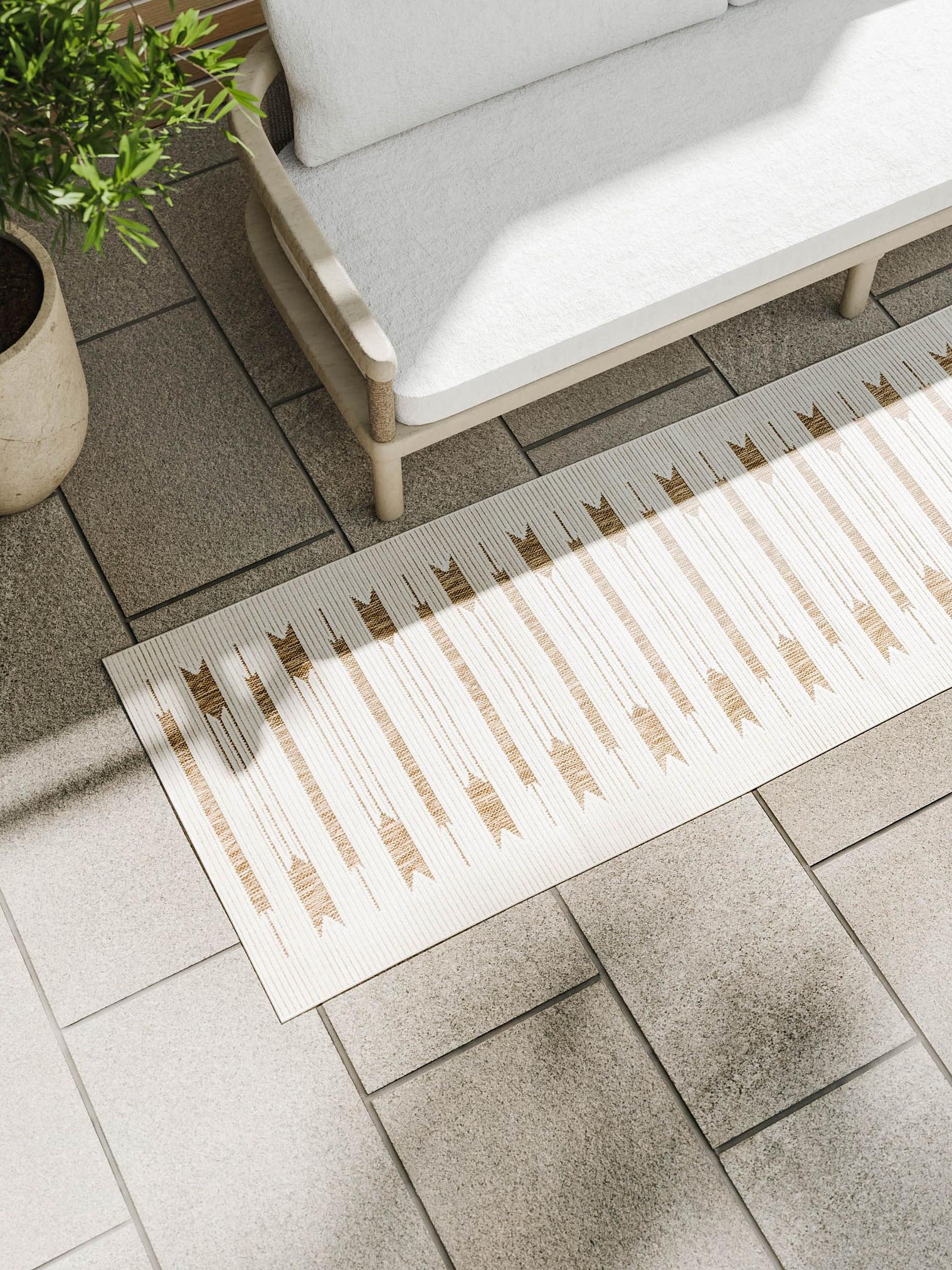 Teppich aus 100% Polypropylen in Weiß mit bis 5 mm hohem Flor von benuta Basic