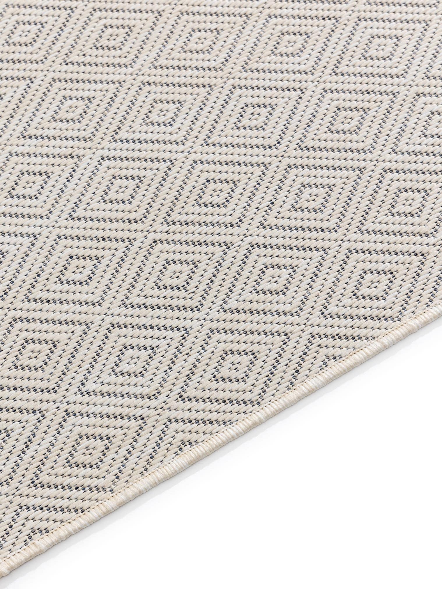 Teppich aus 100% Polypropylen in Weiß mit bis 5 mm hohem Flor von benuta Basic