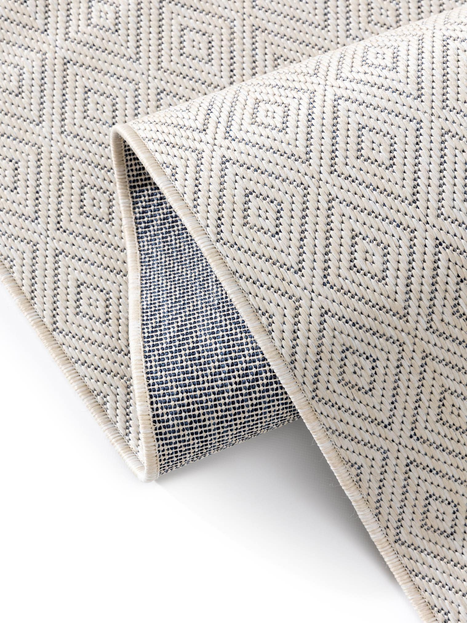 Teppich aus 100% Polypropylen in Weiß mit bis 5 mm hohem Flor von benuta Basic
