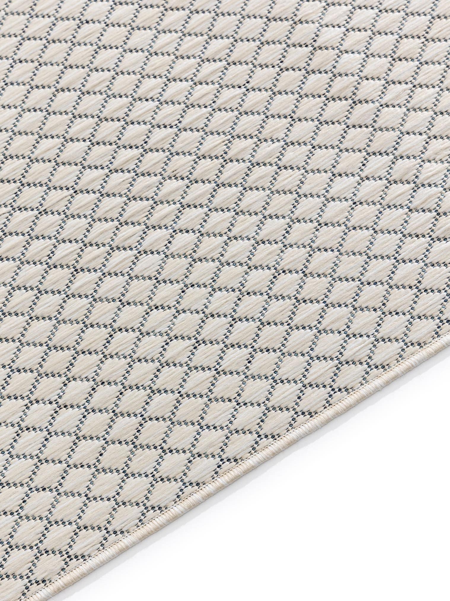 Rug made of 100% Polypropylene in White with a 1- 5 mm high pile by benuta Basic