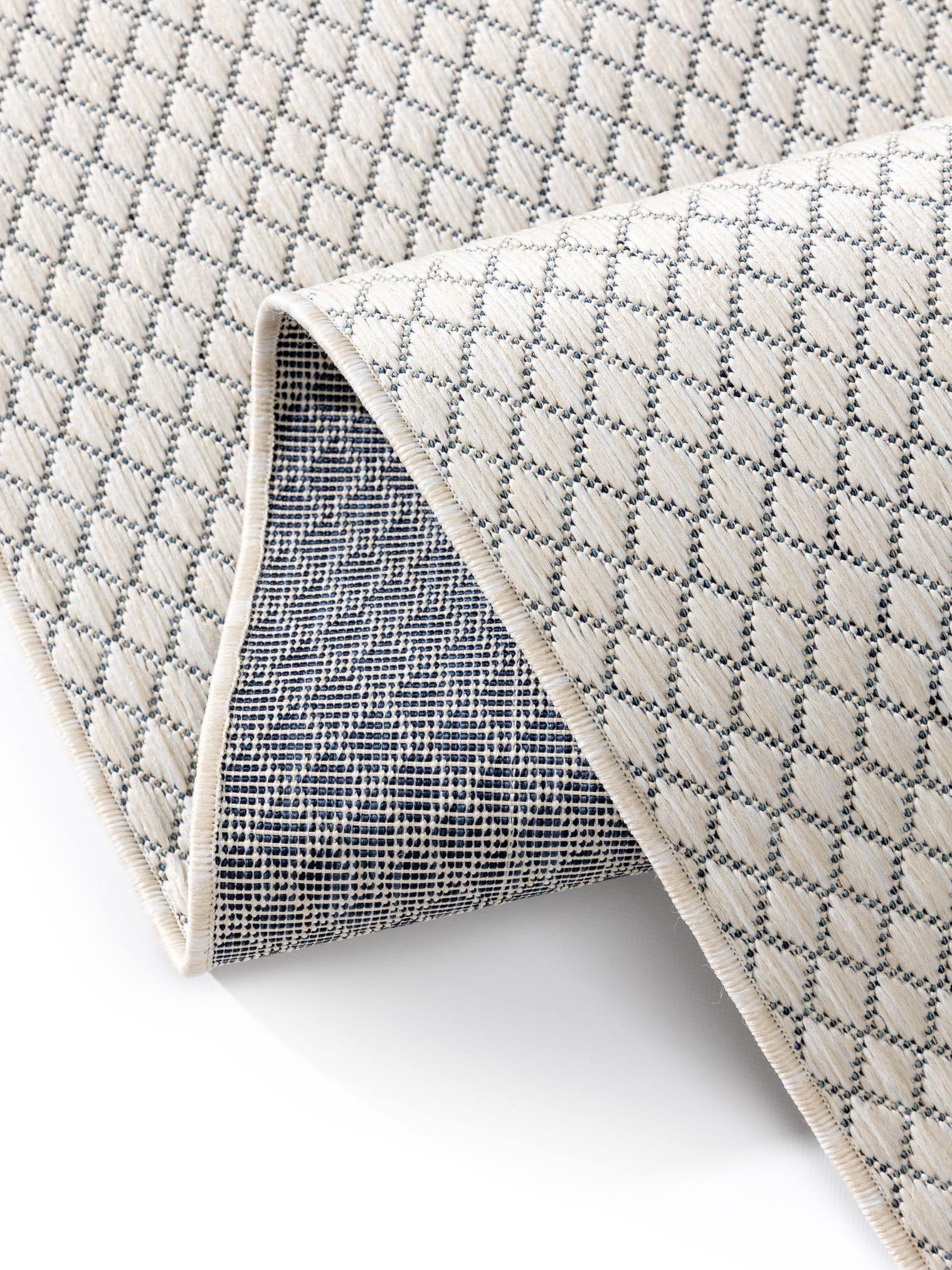 Rug made of 100% Polypropylene in White with a 1- 5 mm high pile by benuta Basic