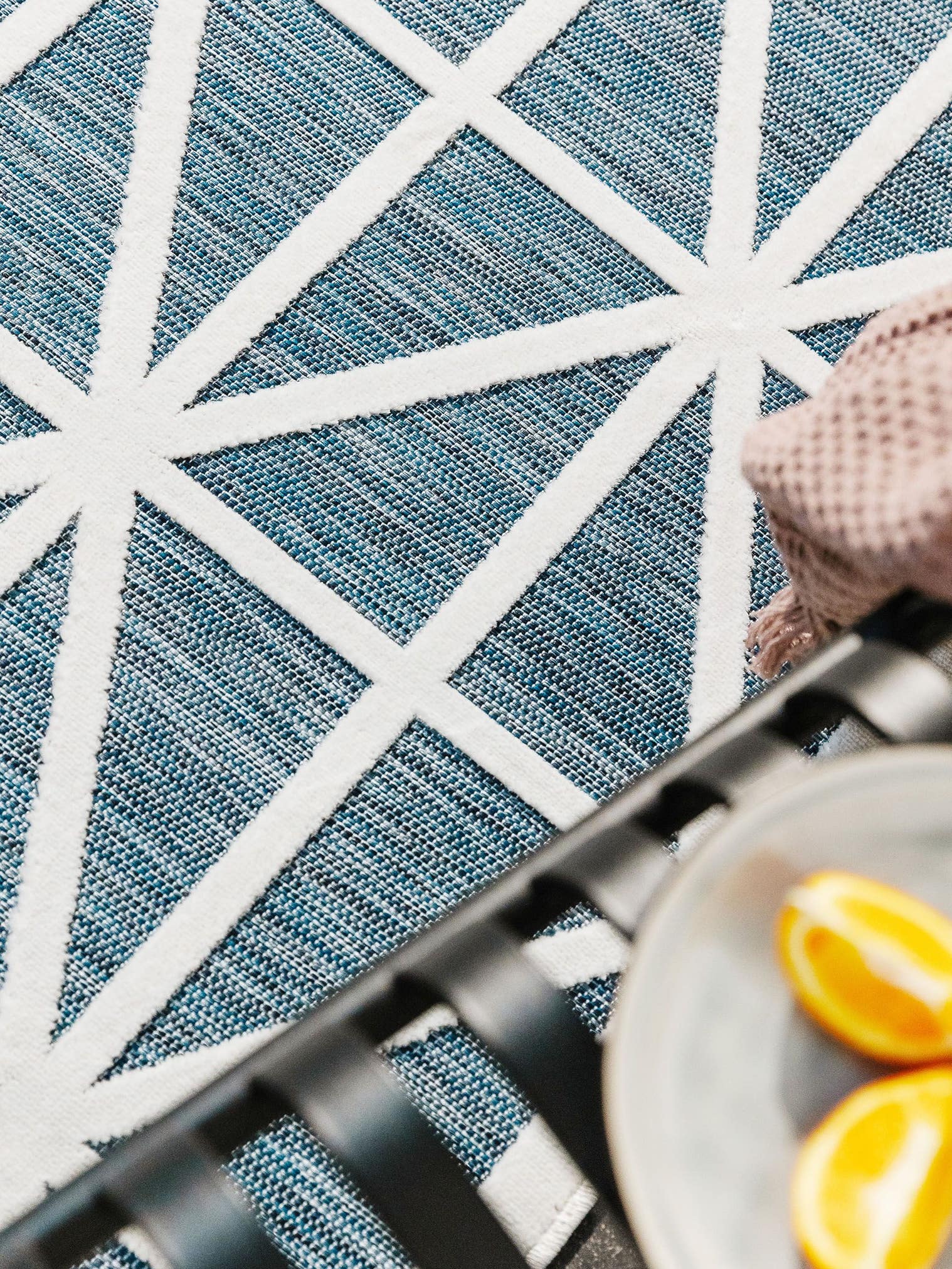 Matta av 100% Polypropylen i Blå med 1- 5 mm hög lugg från benuta Pop