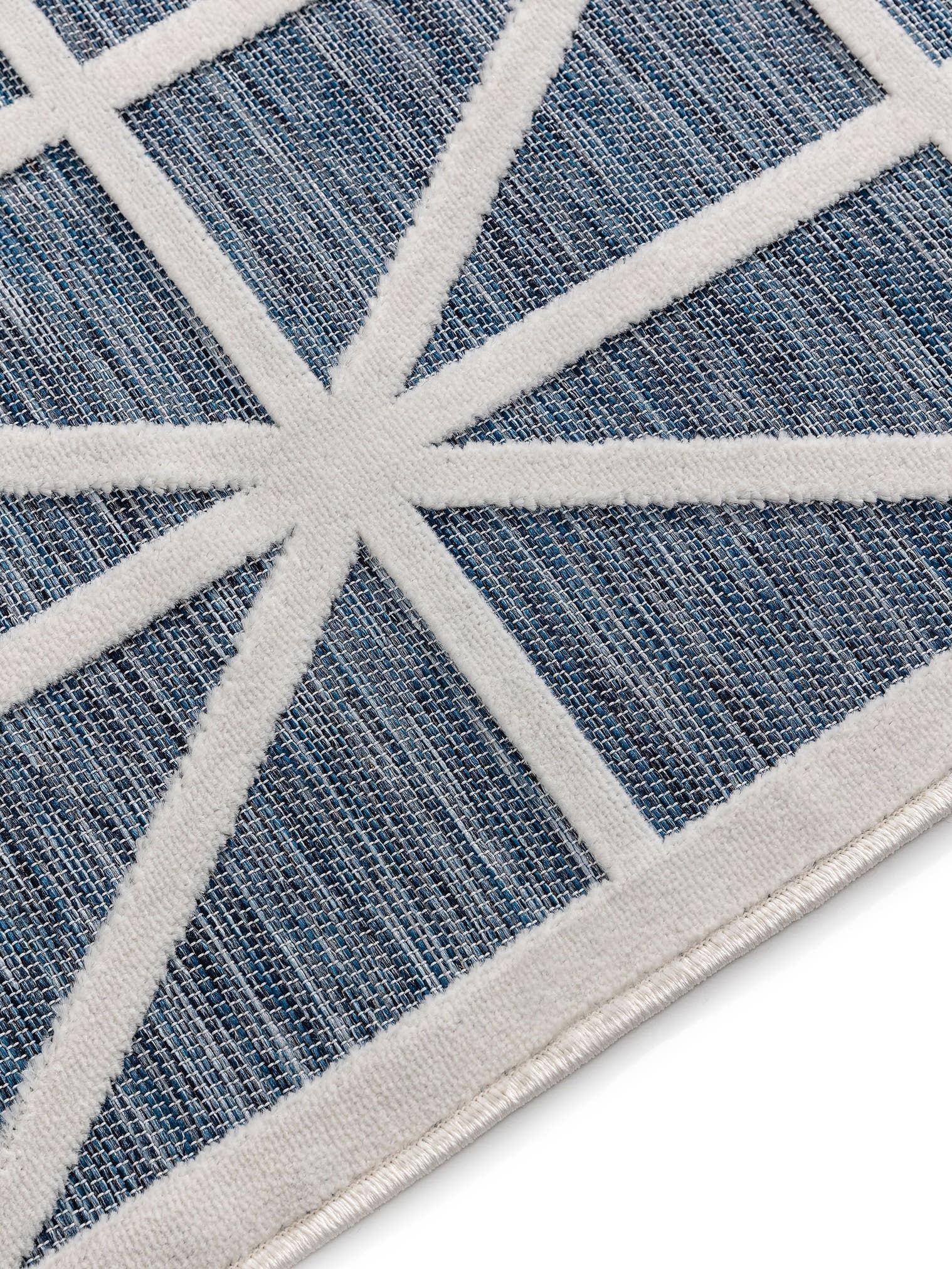 Matta av 100% Polypropylen i Blå med 1- 5 mm hög lugg från benuta Pop