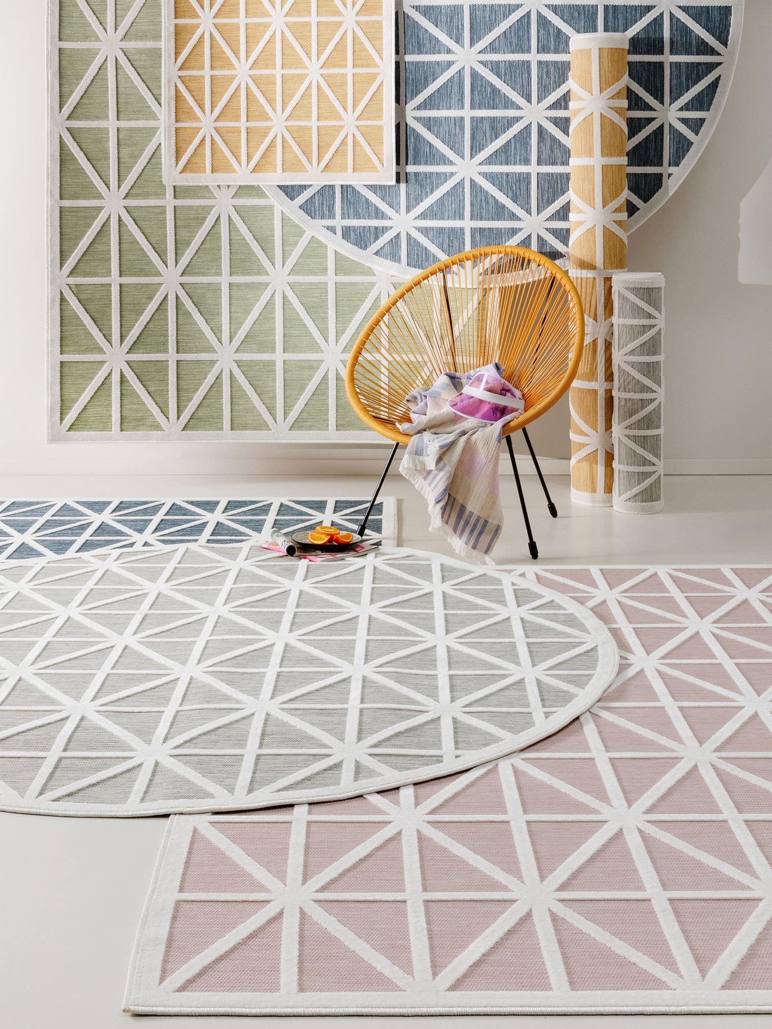 Tapis en 100% Polypropylène en Bleu avec une pile de 1- 5 mm de hauteur de benuta Pop