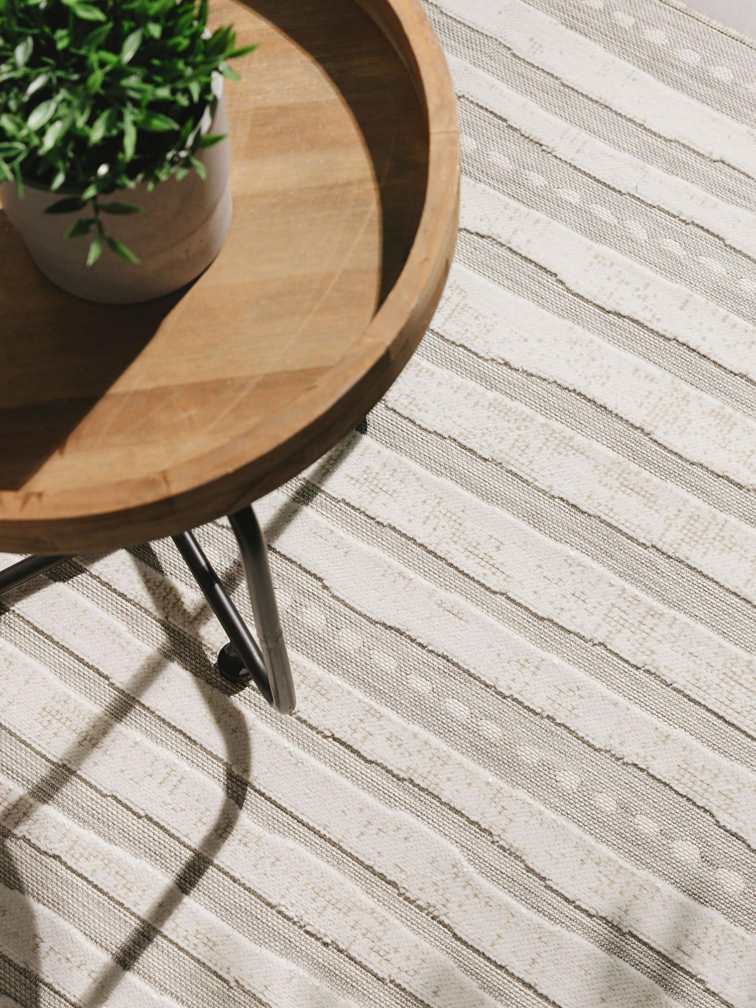 Rug made of 100% Polypropylene in Beige with a 1- 5 mm high pile by benuta Basic