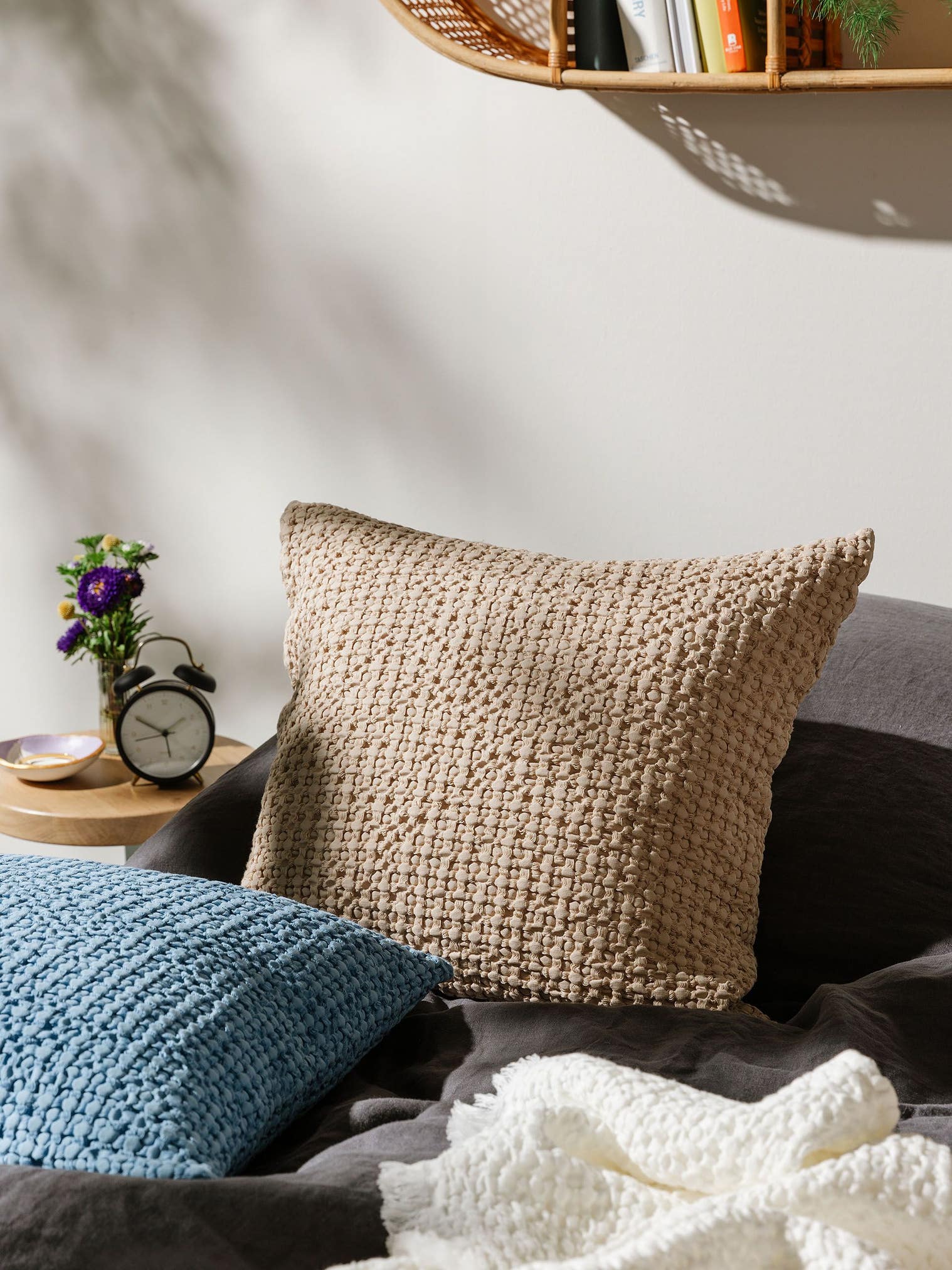 Kissenbezug Cloe Beige im Design Relief aus 100% Baumwolle von benuta Pop