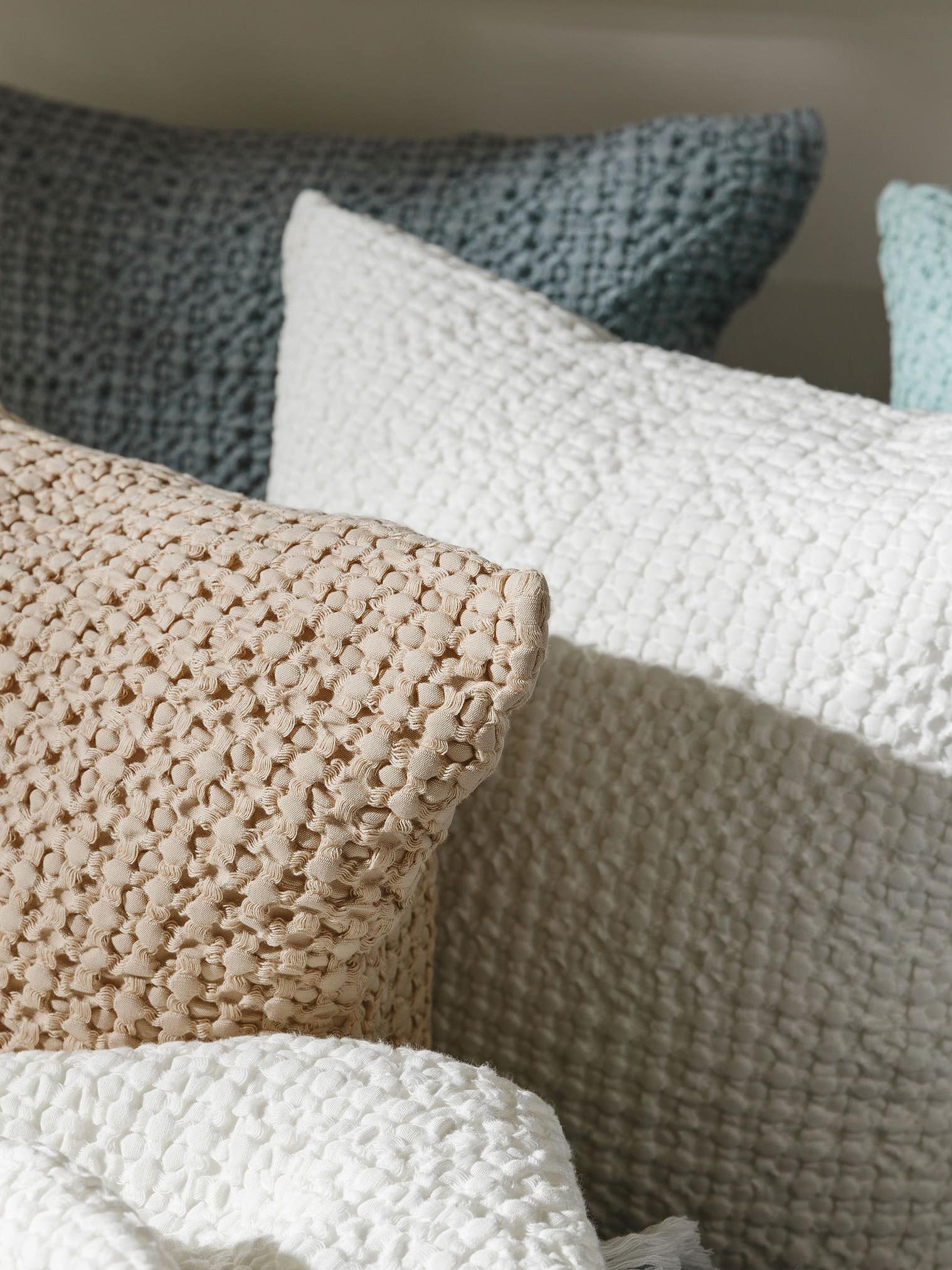 Kissenbezug Cloe Beige im Design Relief aus 100% Baumwolle von benuta Pop