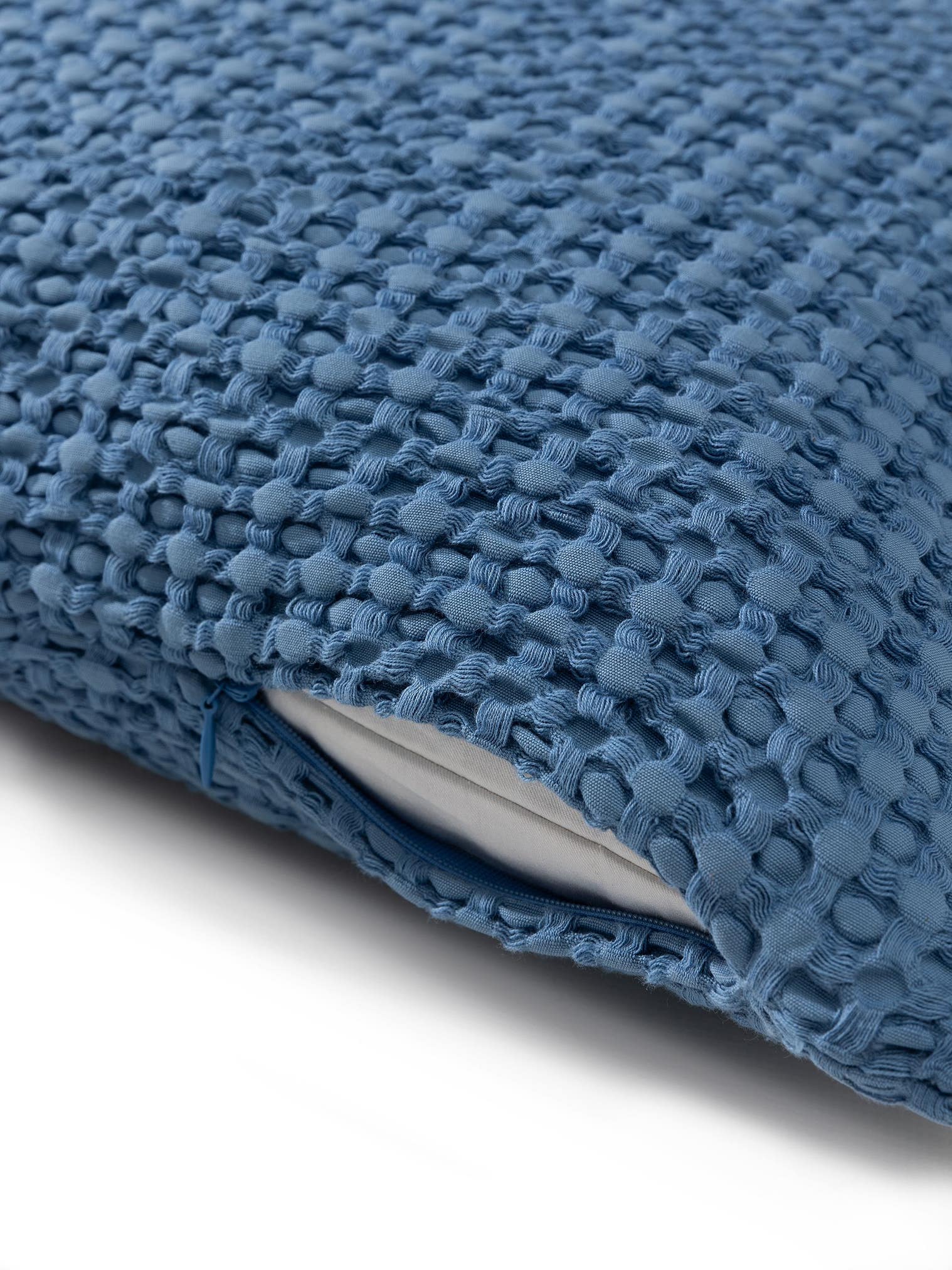 Cushion Cover Cloe Blue in Relief design made of 100% Cotton by benuta Pop