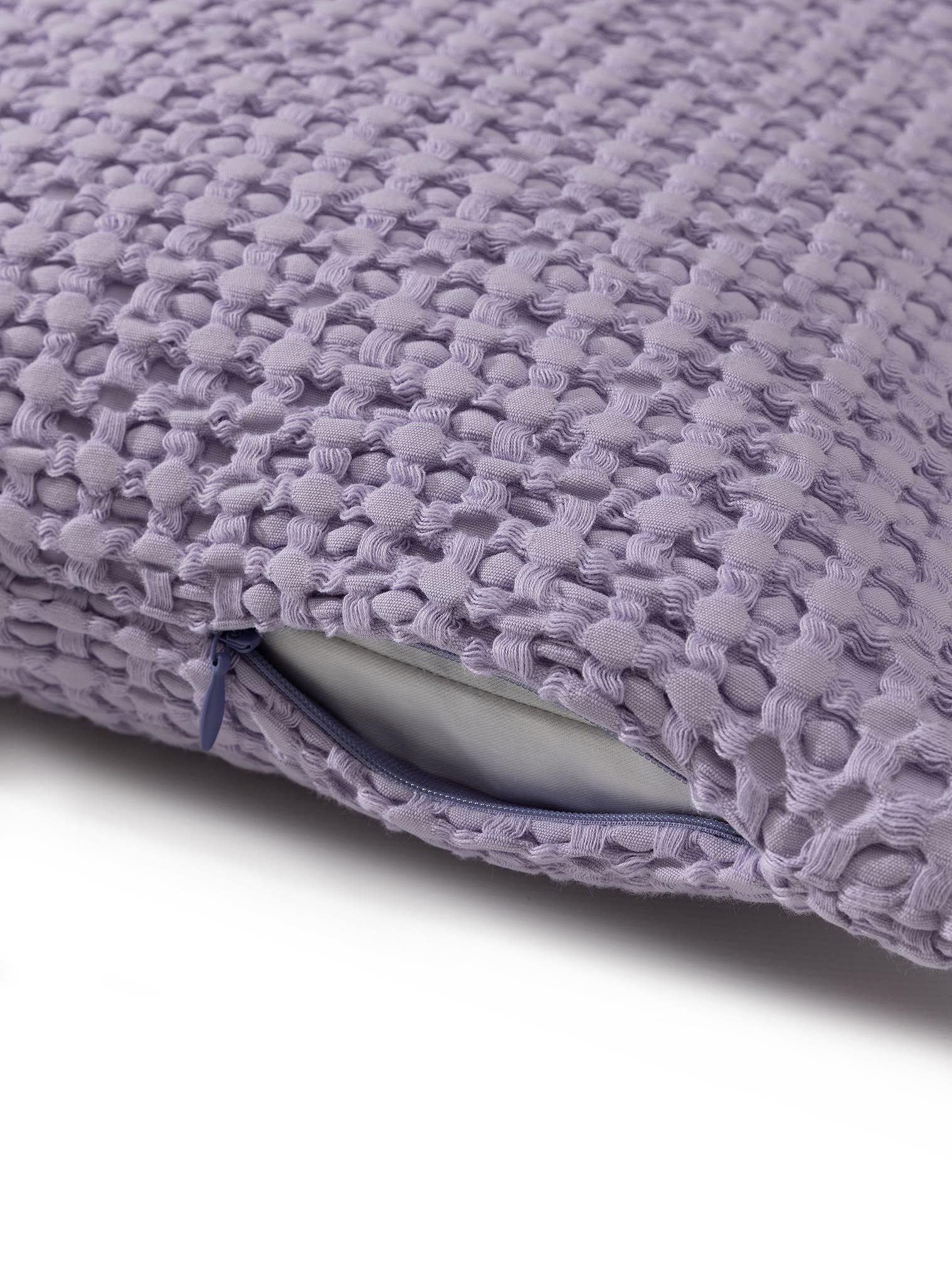 Örngott Cloe Lila med Relief-design i 100% Bomull från benuta Pop