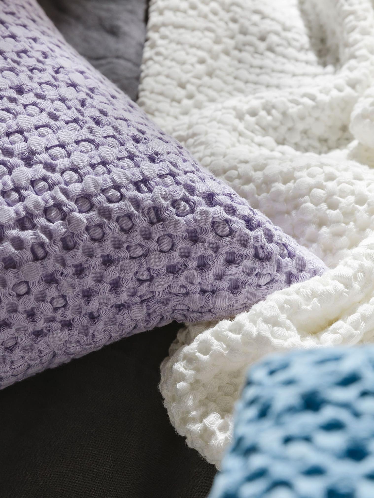 Örngott Cloe Lila med Relief-design i 100% Bomull från benuta Pop