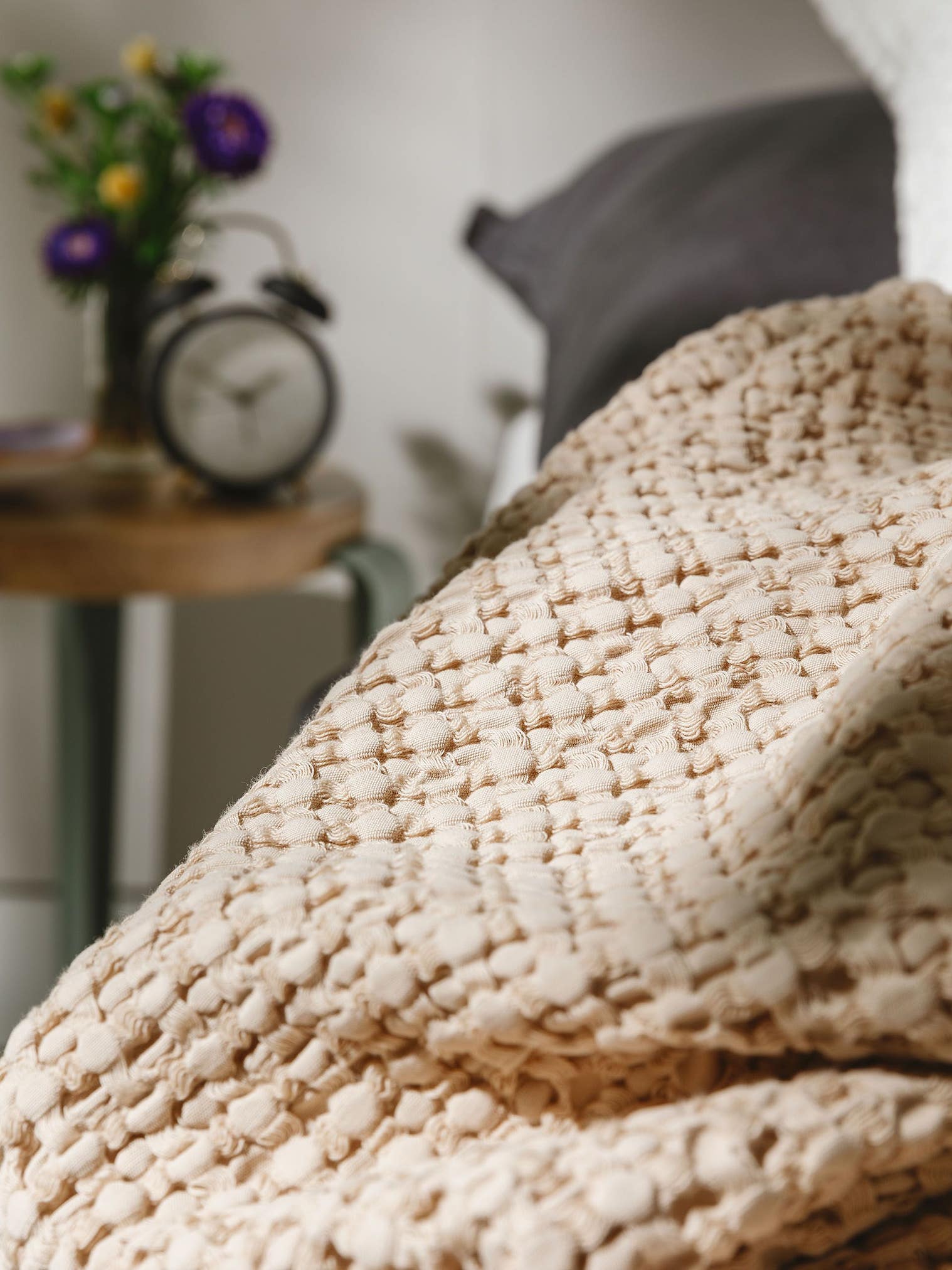 Baumwolldecke Cloe Beige im Design Relief aus 100% Baumwolle von benuta