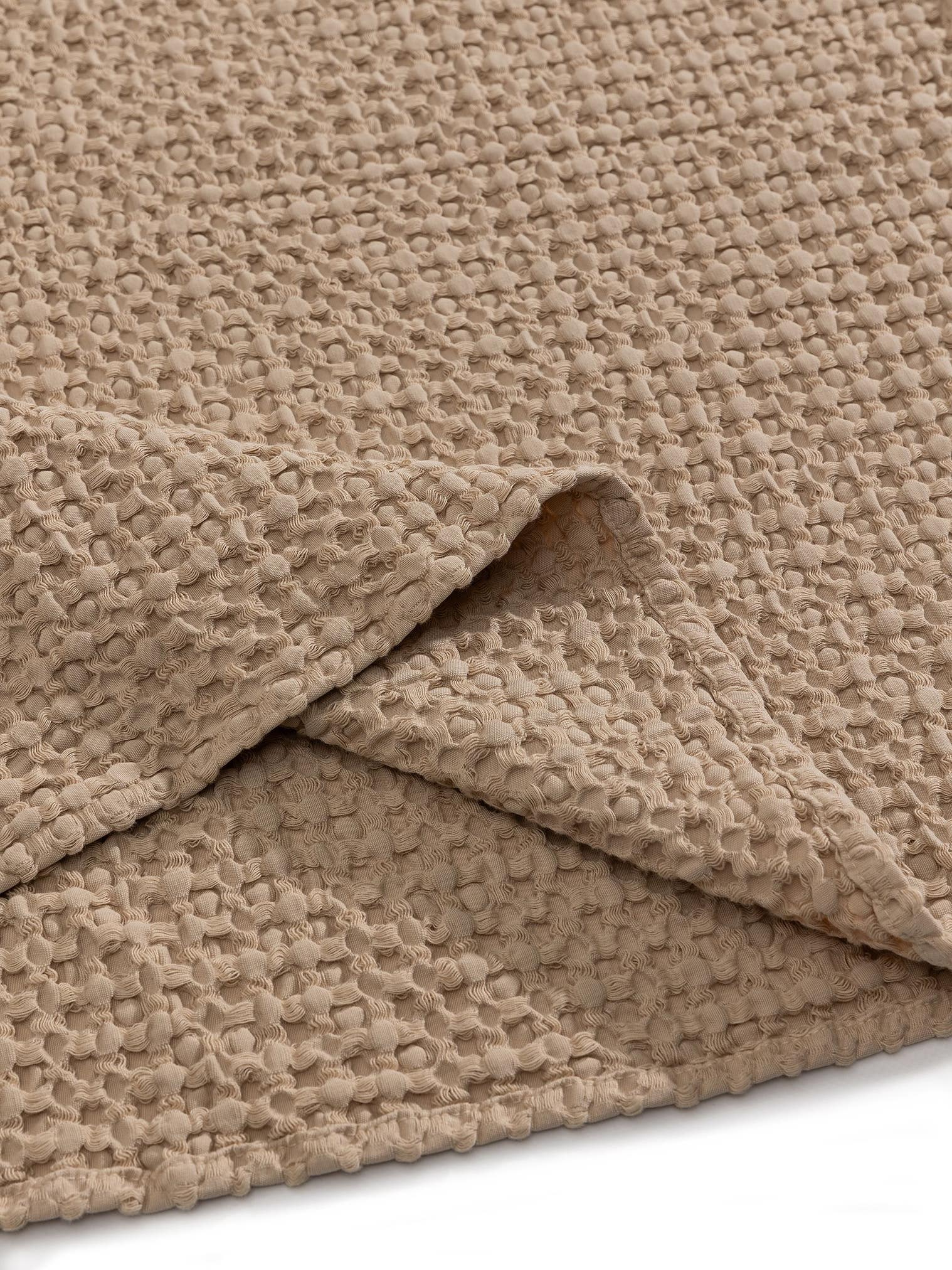 Baumwolldecke Cloe Beige im Design Relief aus 100% Baumwolle von benuta