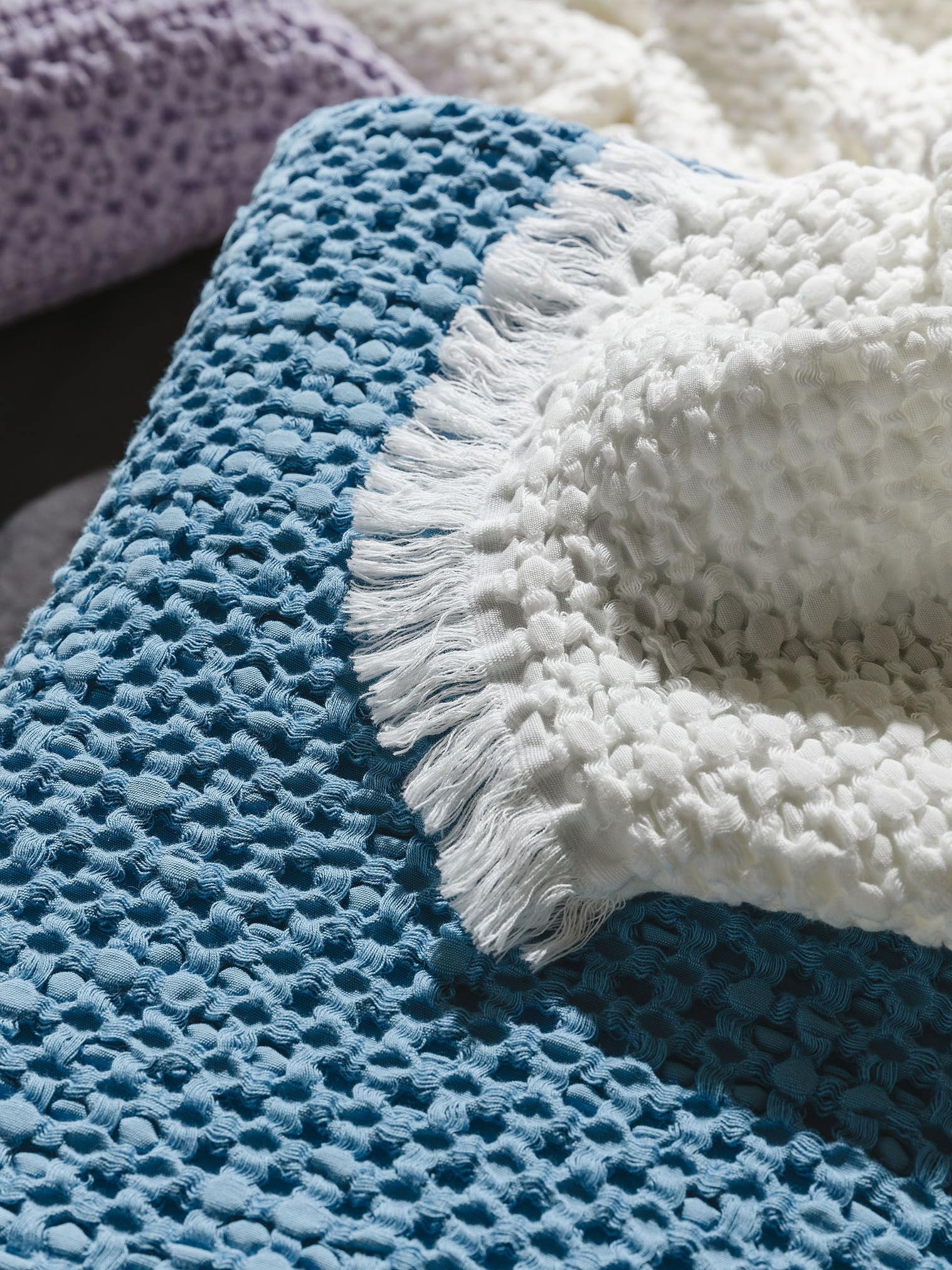 Plaid in cotone Cloe Azzuro in Relief-ontwerp van 100% Cotone door benuta