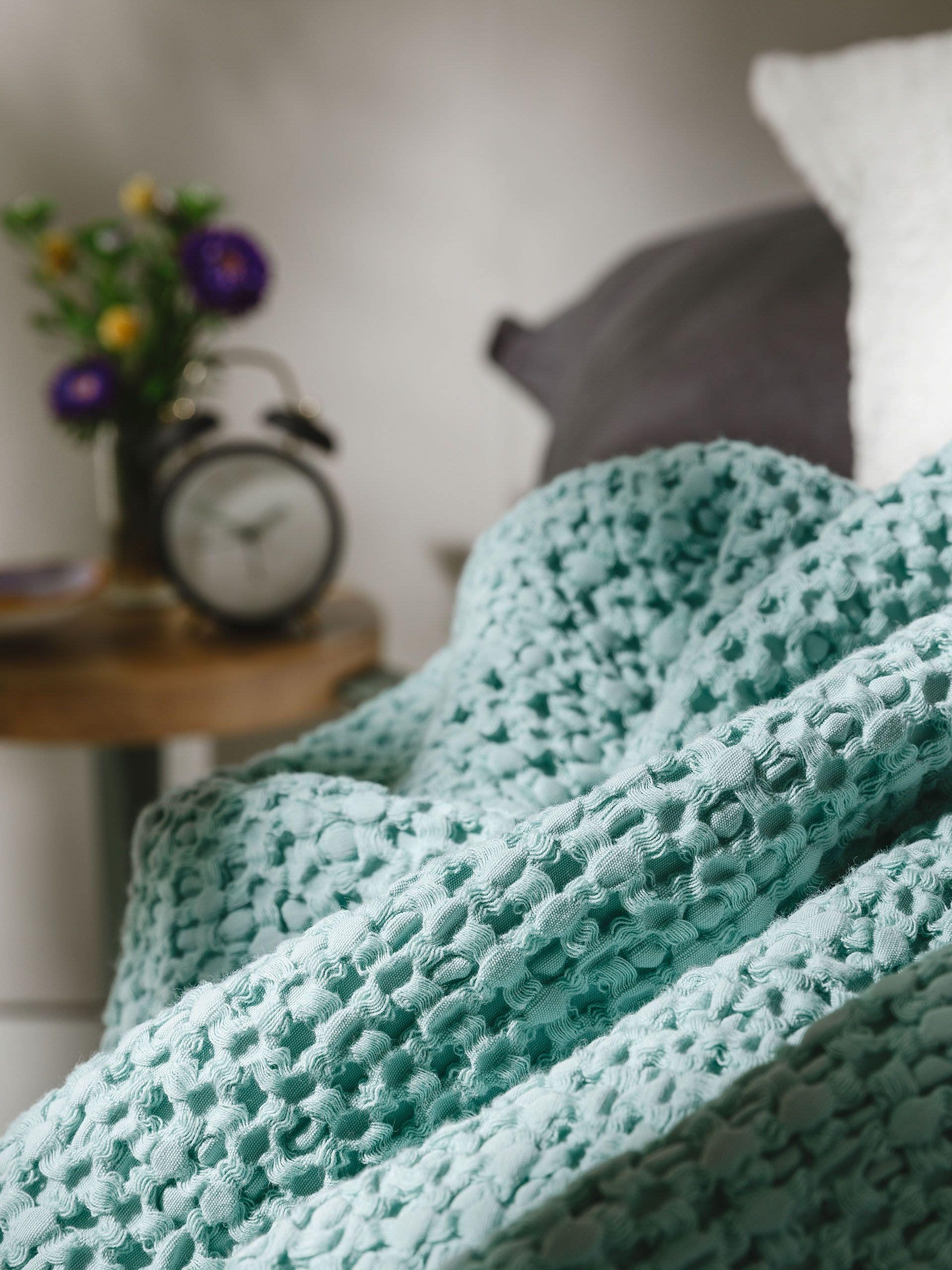 Pläd i bomull Cloe Turkos med Relief-design i 100% Bomull från benuta