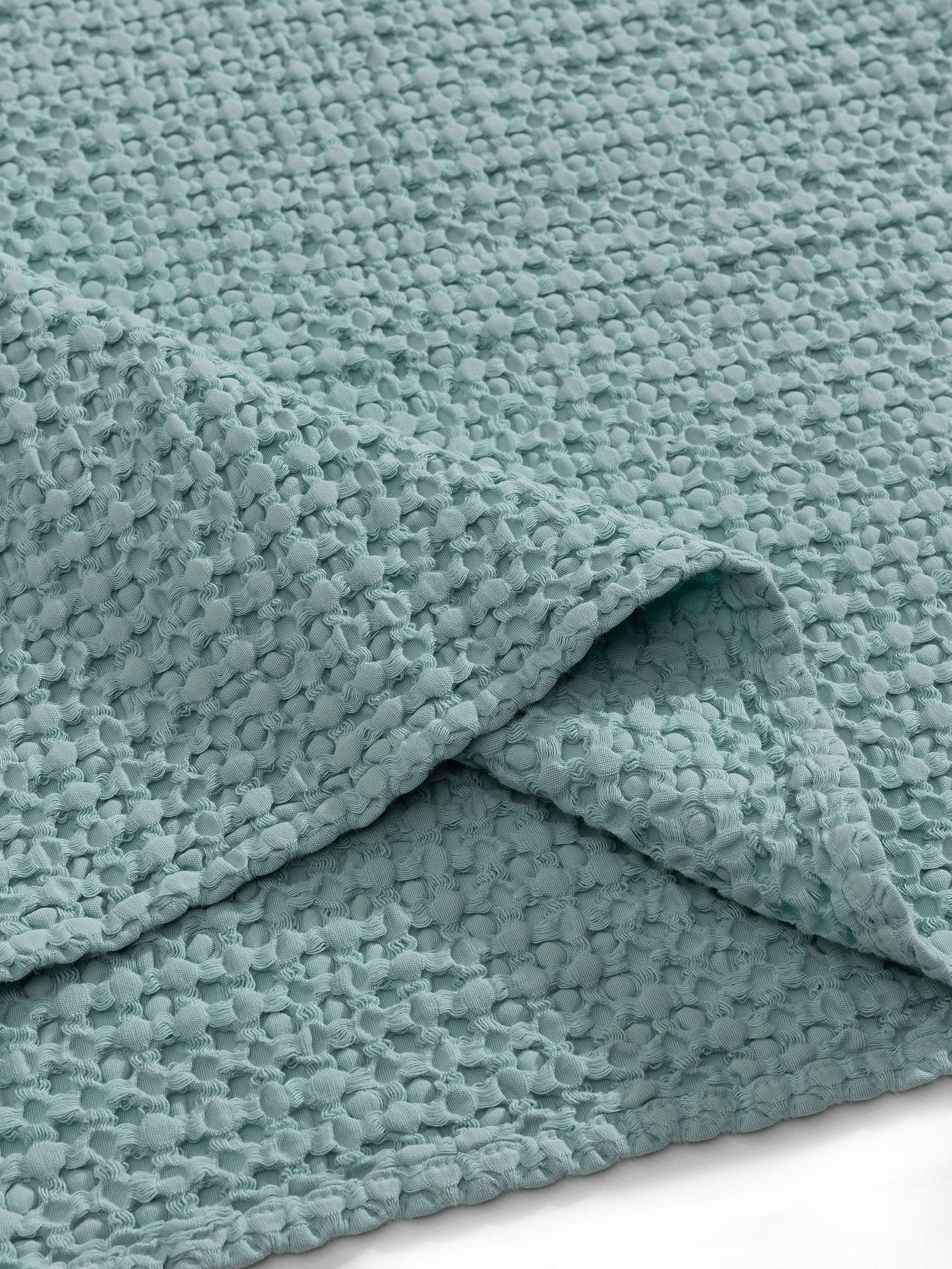 Pläd i bomull Cloe Turkos med Relief-design i 100% Bomull från benuta