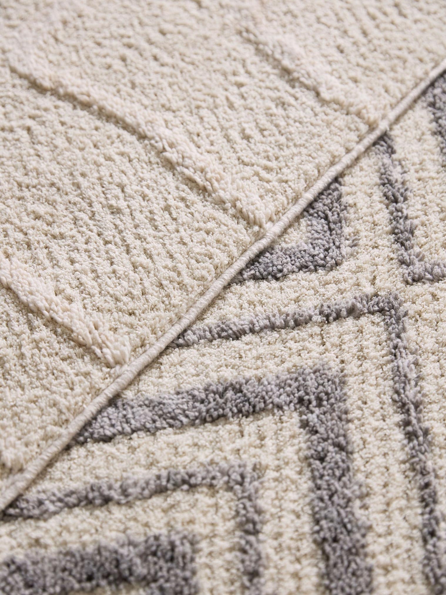 Tapis en 100% Polyester en Blanc avec une pile de 6 - 10 mm de hauteur de benuta Pop