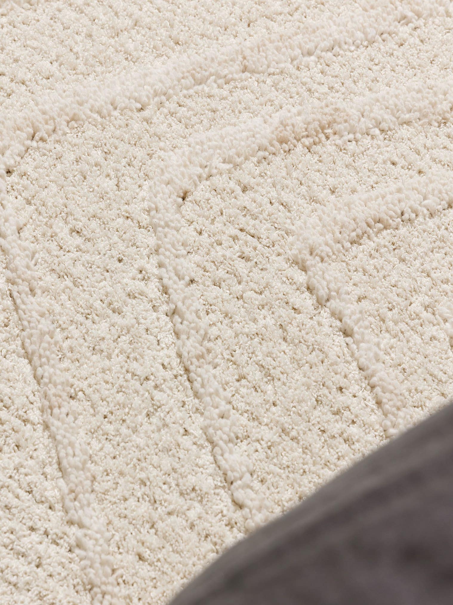 Teppich aus 100% Polyester in Weiß mit 6 bis 10 mm hohem Flor von benuta Pop