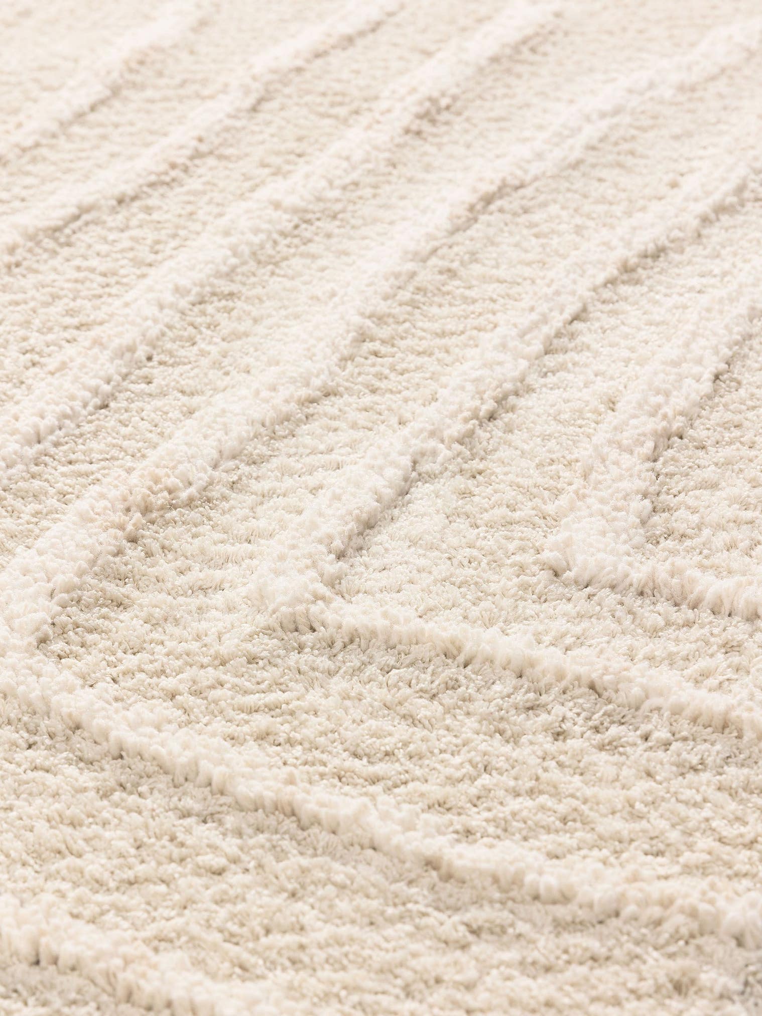 Teppich aus 100% Polyester in Weiß mit 6 bis 10 mm hohem Flor von benuta Pop