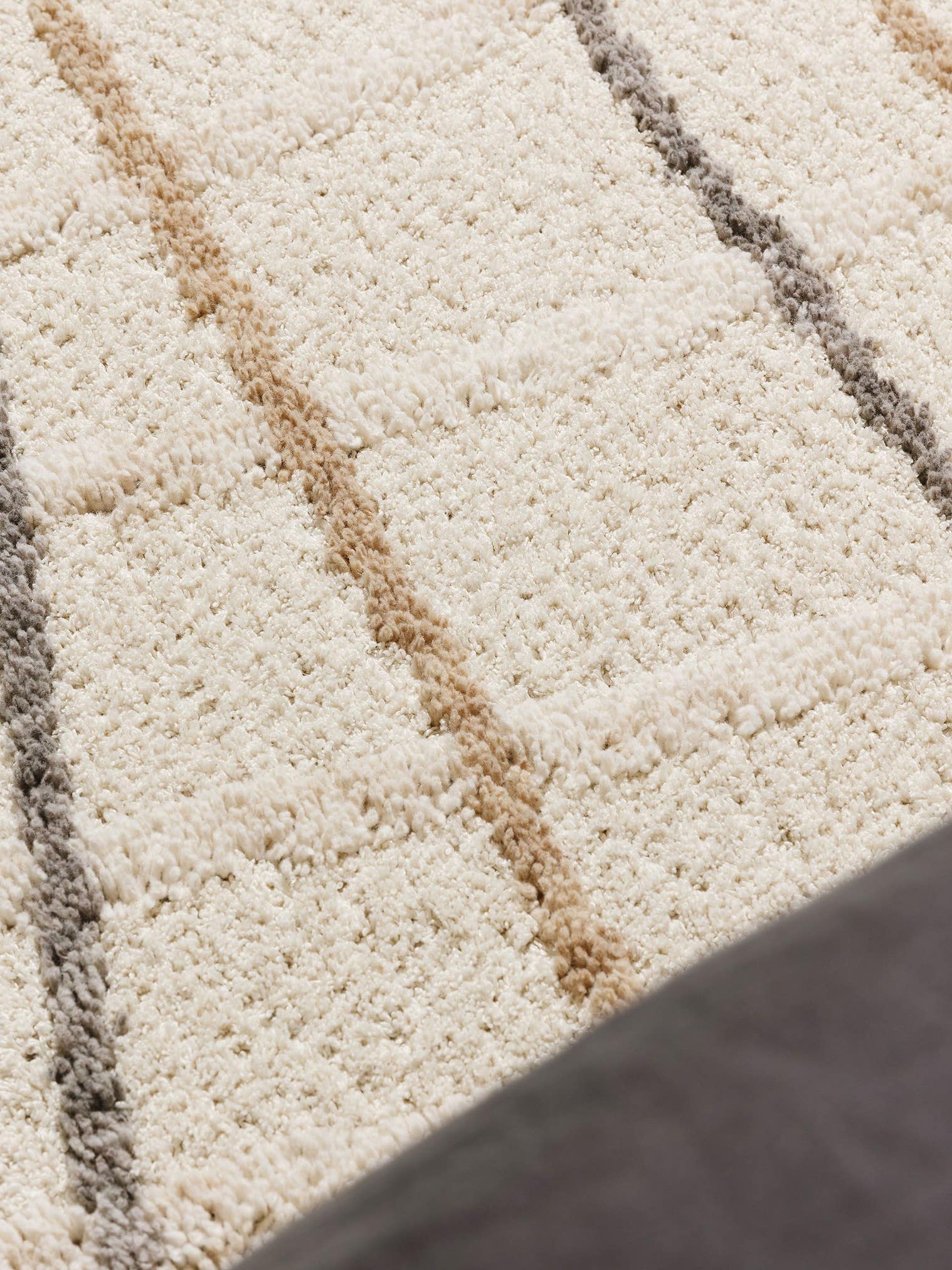 Tapis en 100% Polyester en Blanc avec une pile de 6 - 10 mm de hauteur de benuta Pop