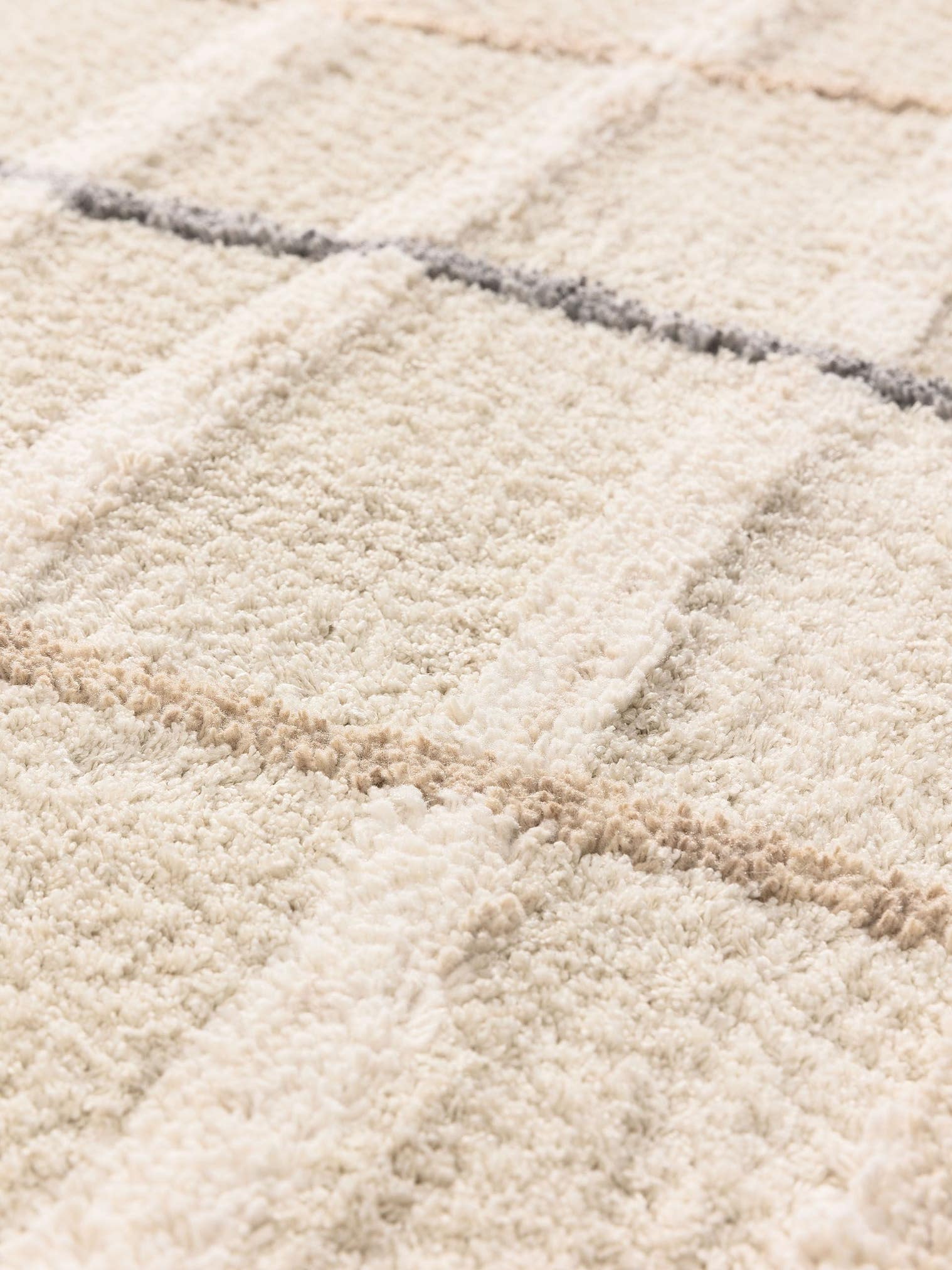 Tapis en 100% Polyester en Blanc avec une pile de 6 - 10 mm de hauteur de benuta Pop