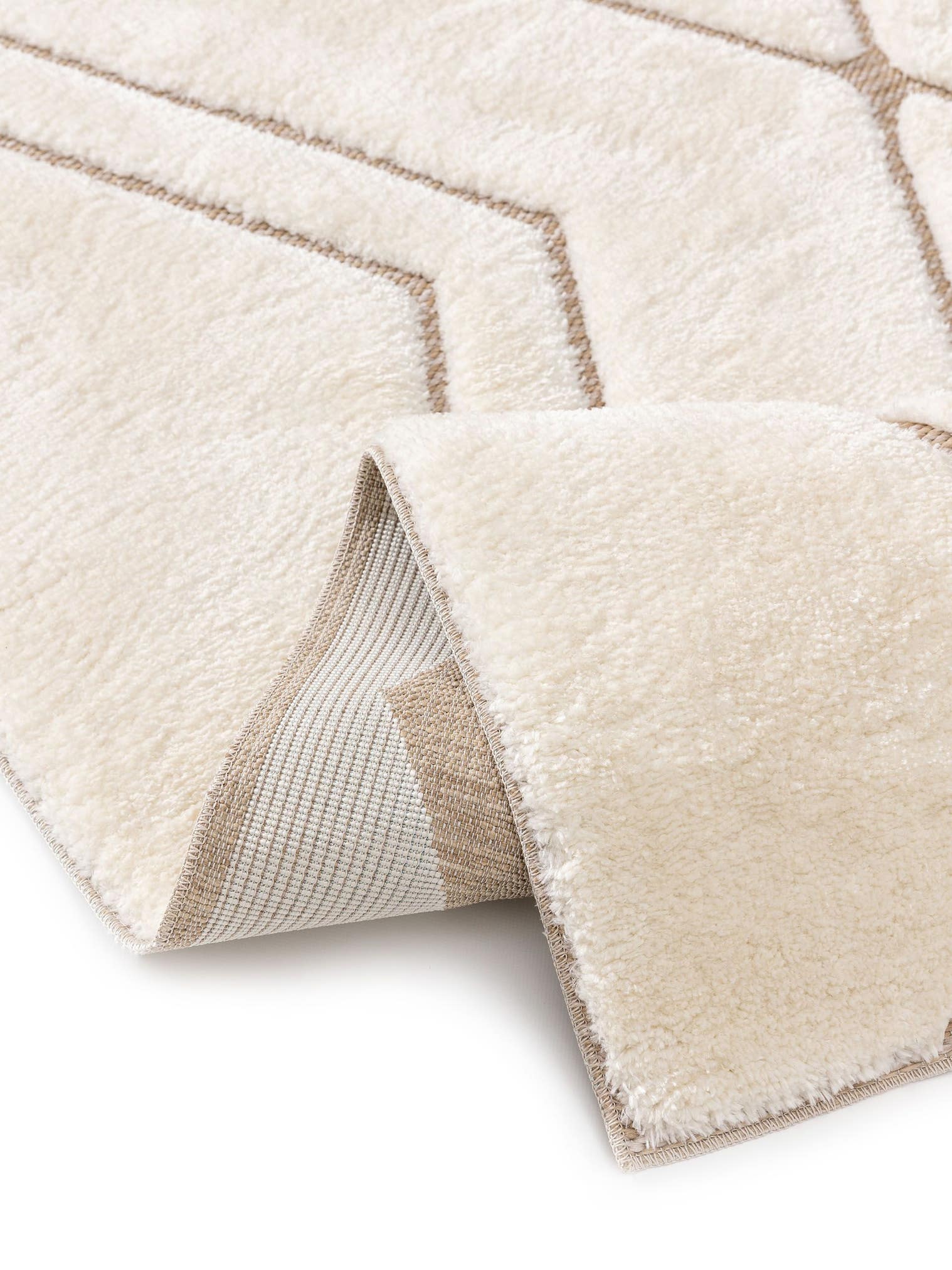 Teppich aus 63% Polyester, 37% Polypropylen in Weiß mit 11 bis 20 mm hohem Flor von benuta Pop