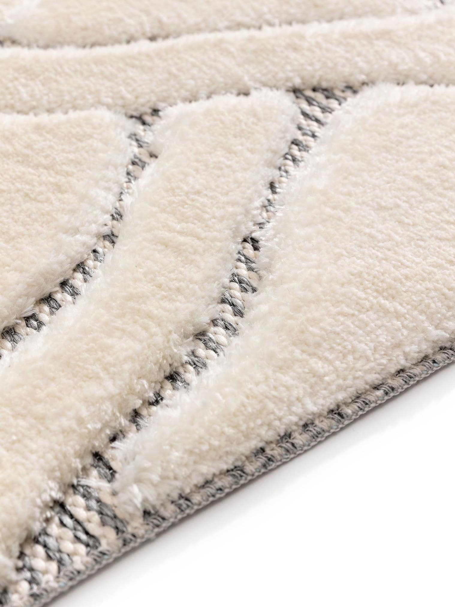 Teppich aus 63% Polyester, 37% Polypropylen in Weiß mit 11 bis 20 mm hohem Flor von benuta Pop