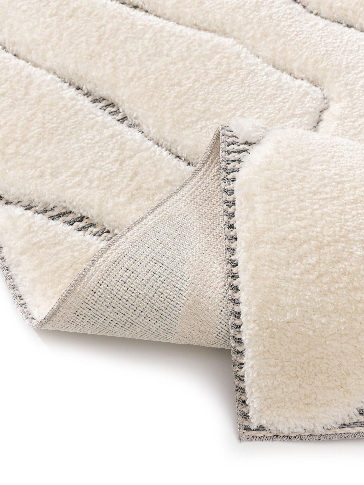 Teppich aus 63% Polyester, 37% Polypropylen in Weiß mit 11 bis 20 mm hohem Flor von benuta Pop