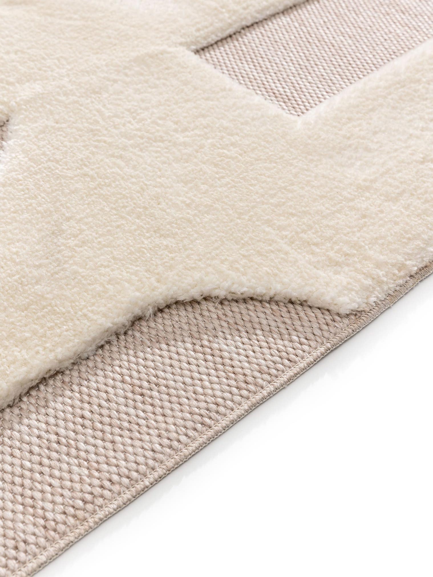 Teppich aus 63% Polyester, 37% Polypropylen in Weiß mit 11 bis 20 mm hohem Flor von benuta Pop