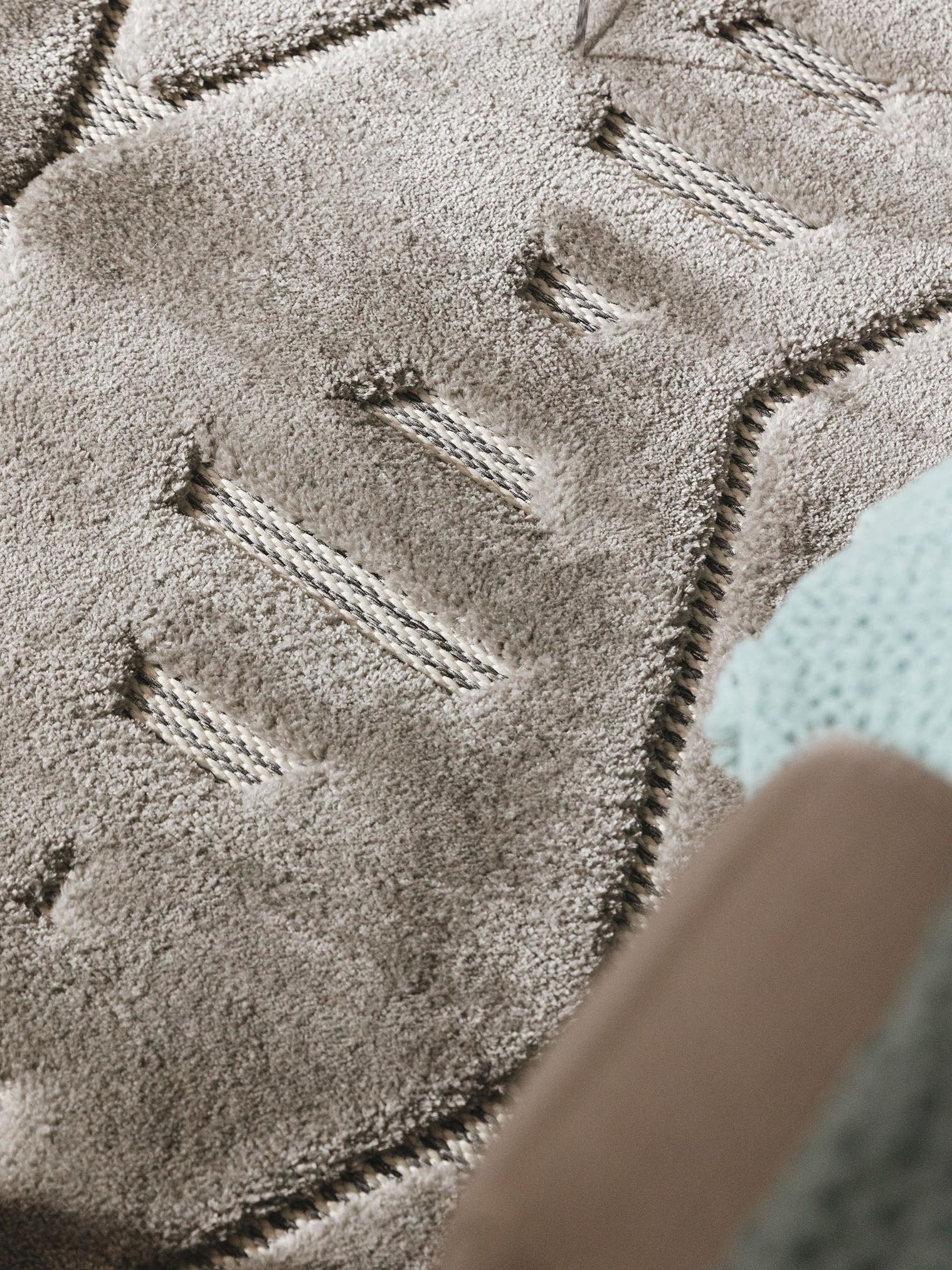 Teppich aus 63% Polyester, 37% Polypropylen in Grau mit 11 bis 20 mm hohem Flor von benuta Pop