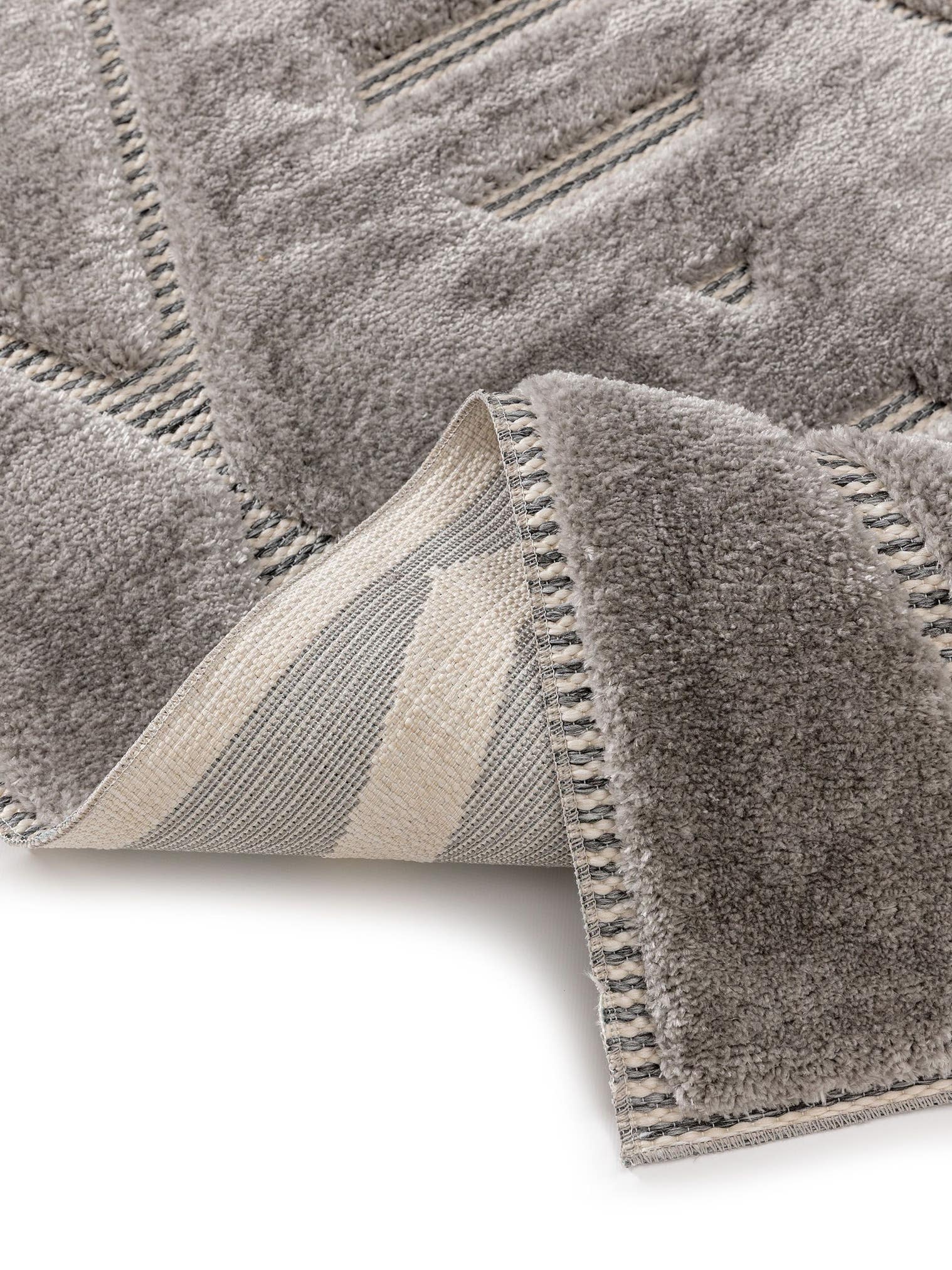 Teppich aus 63% Polyester, 37% Polypropylen in Grau mit 11 bis 20 mm hohem Flor von benuta Pop