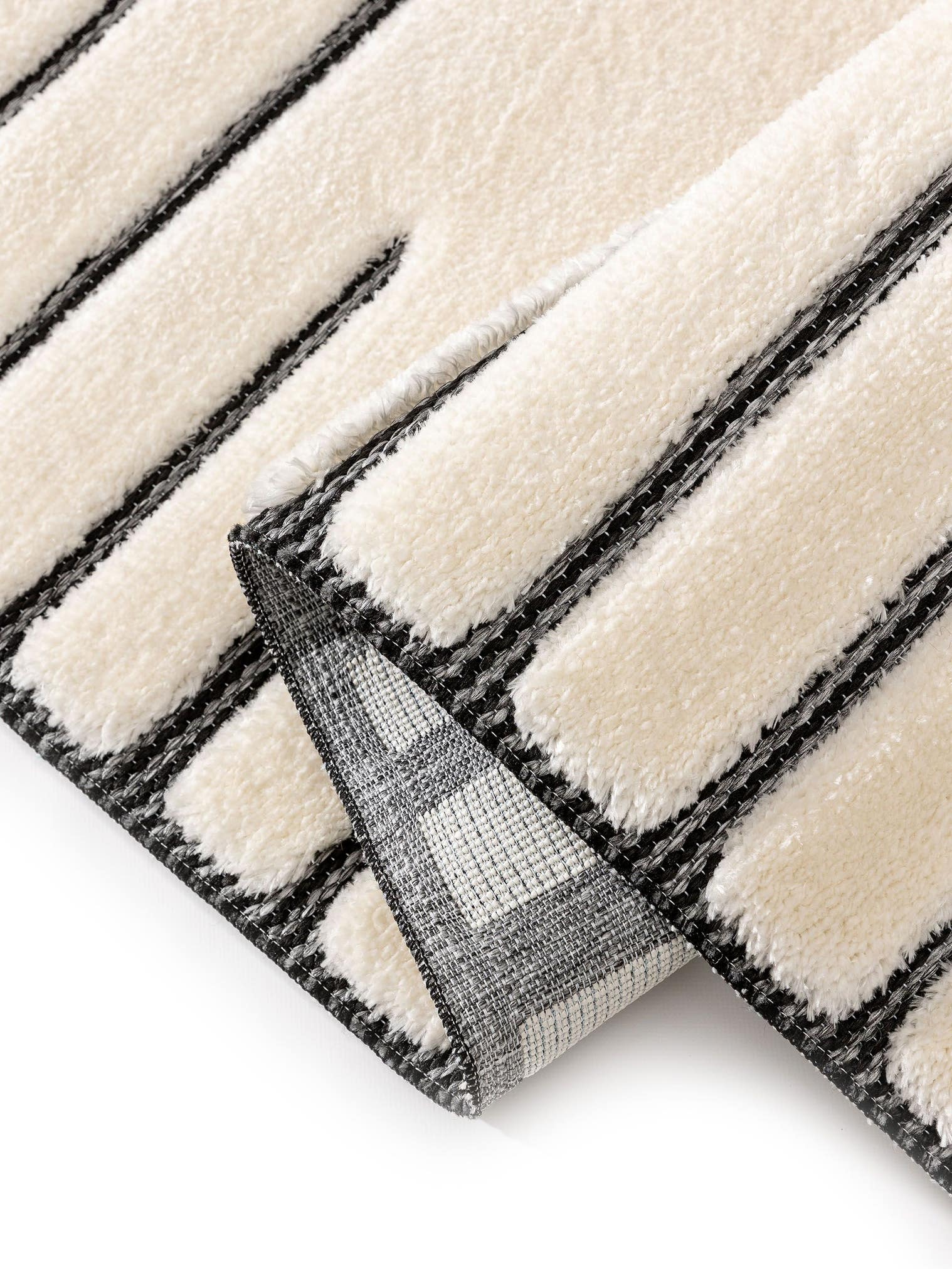 Teppich aus 63% Polyester, 37% Polypropylen in Weiß mit 11 bis 20 mm hohem Flor von benuta Basic