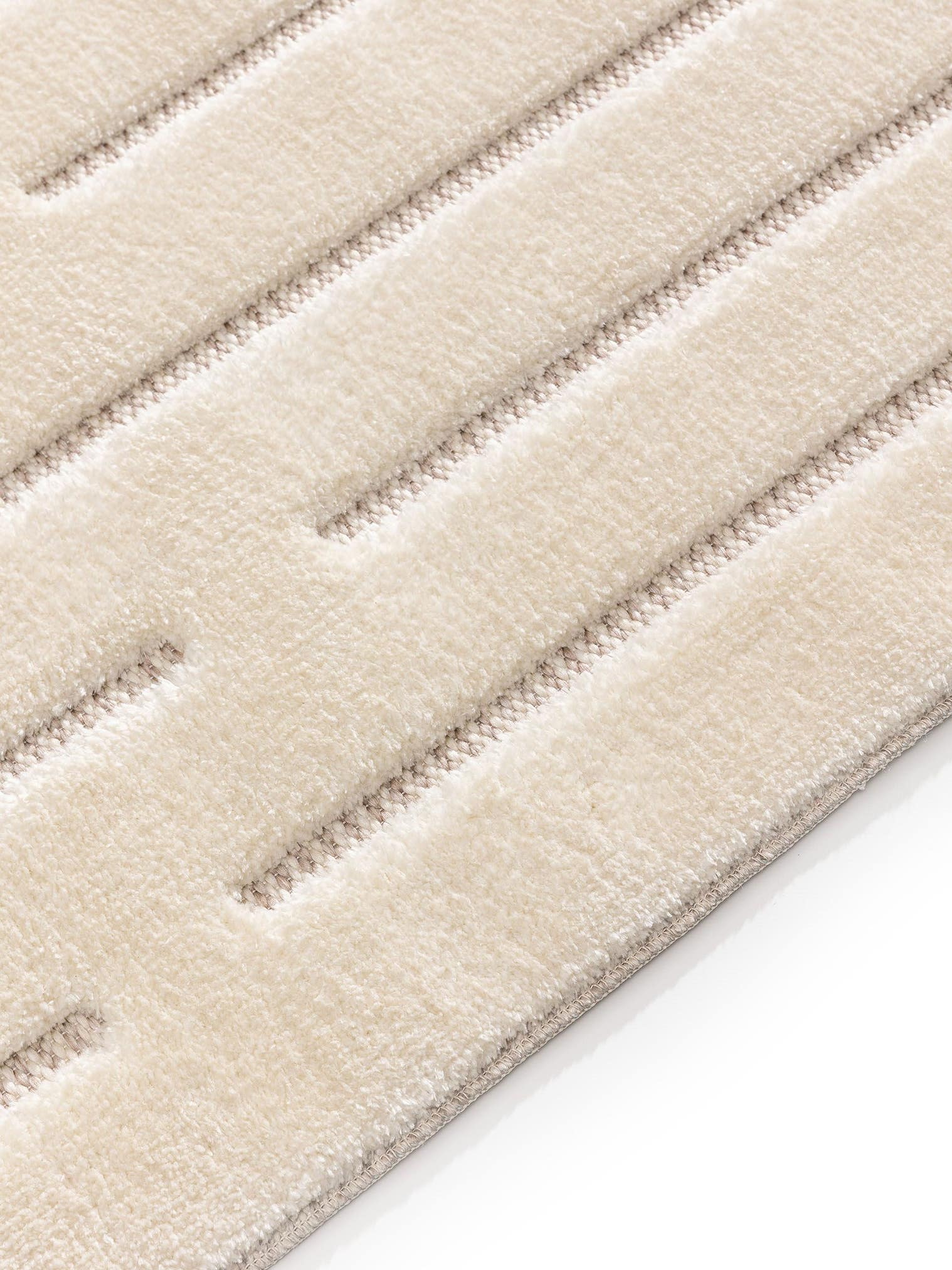 Teppich aus 63% Polyester, 37% Polypropylen in Weiß mit 11 bis 20 mm hohem Flor von benuta Basic