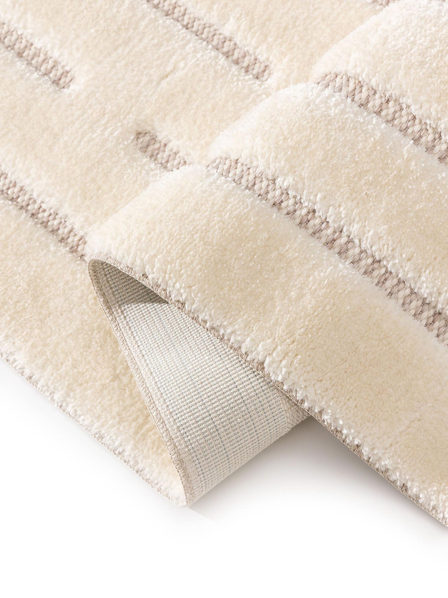 Teppich aus 63% Polyester, 37% Polypropylen in Weiß mit 11 bis 20 mm hohem Flor von benuta Basic