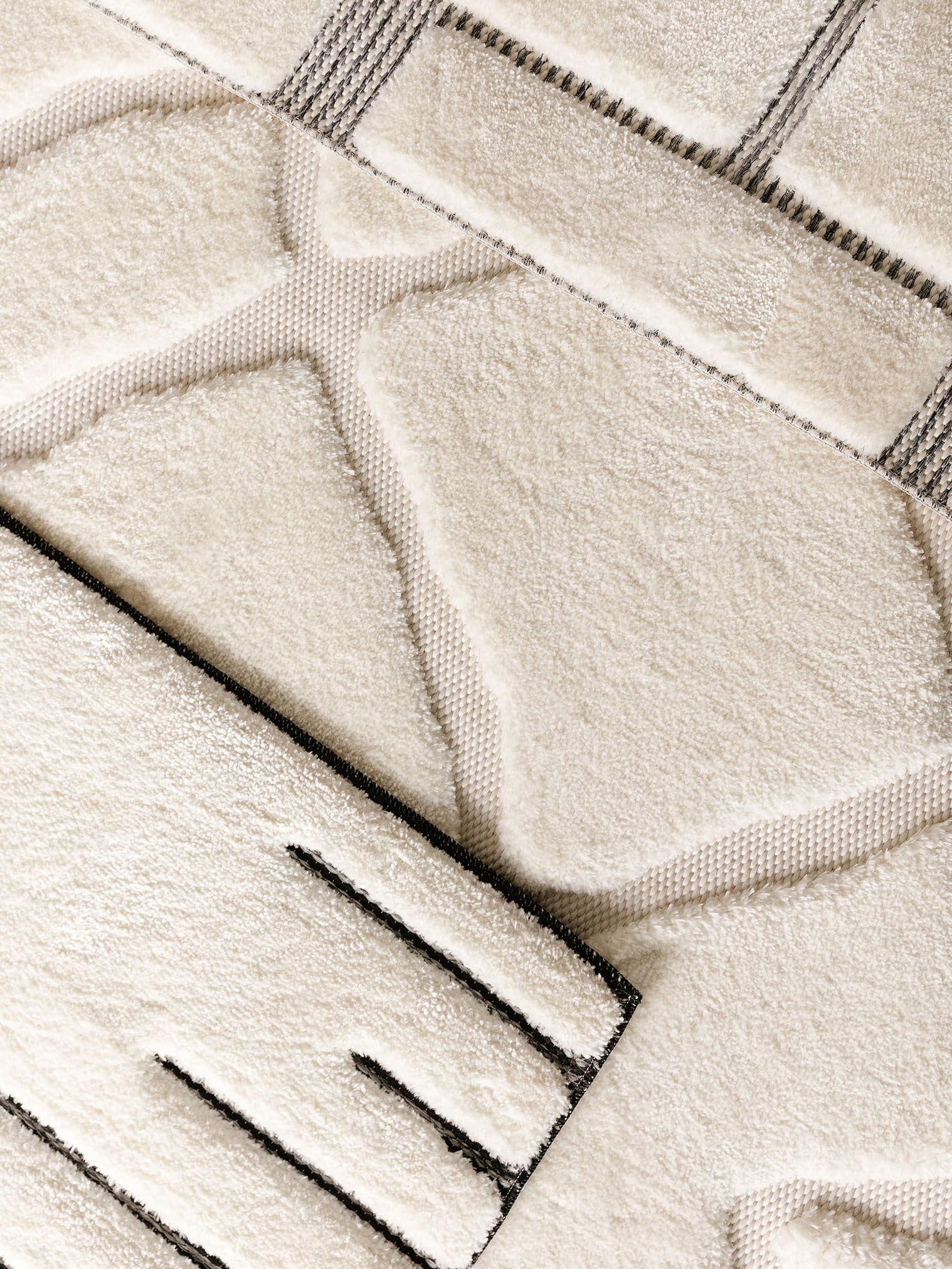 Teppich aus 63% Polyester, 37% Polypropylen in Weiß mit 11 bis 20 mm hohem Flor von benuta Basic