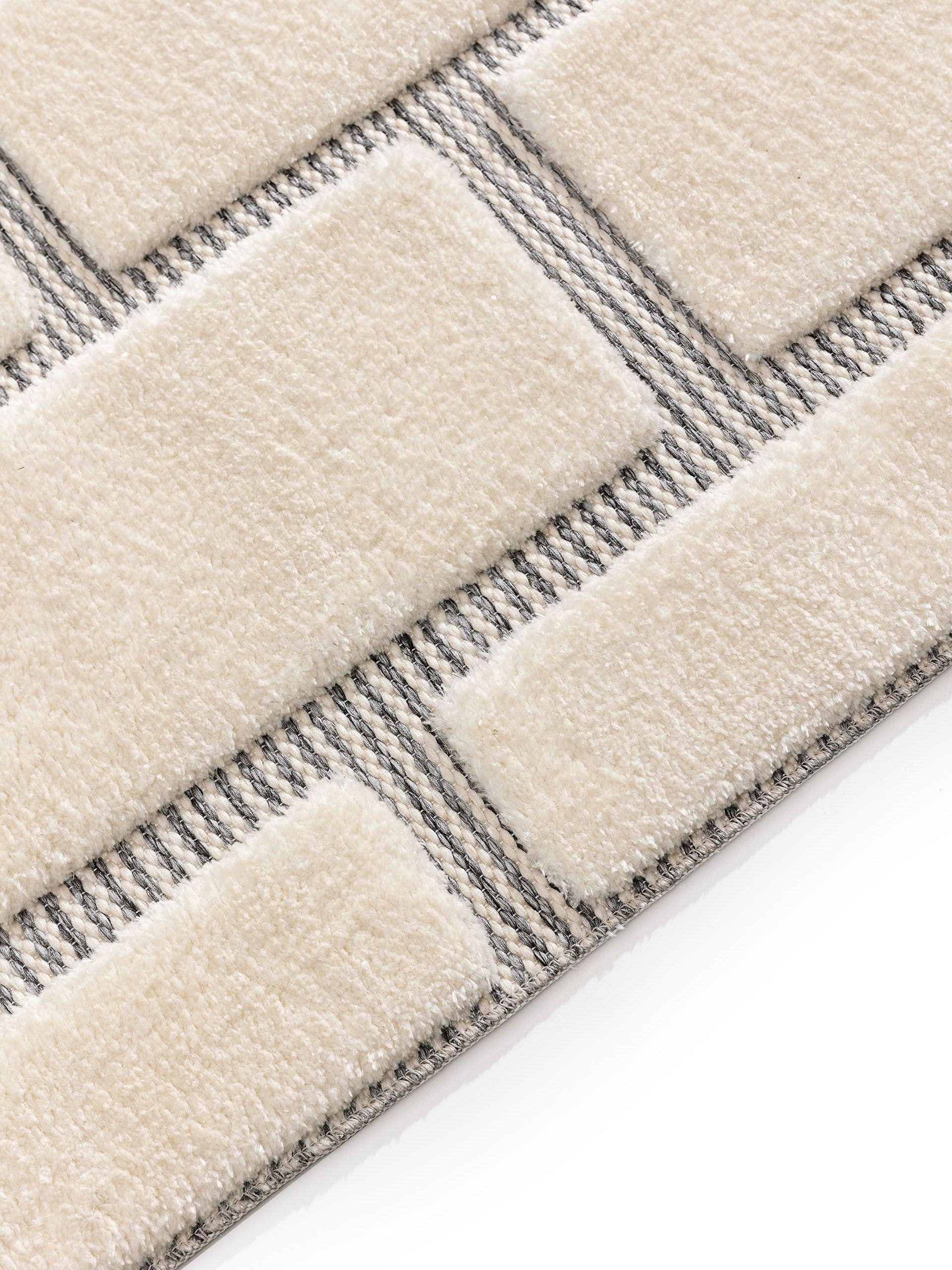 Matta av 63% polyester, 37% polypropen i Vit med 11 - 20 mm hög lugg från benuta Basic