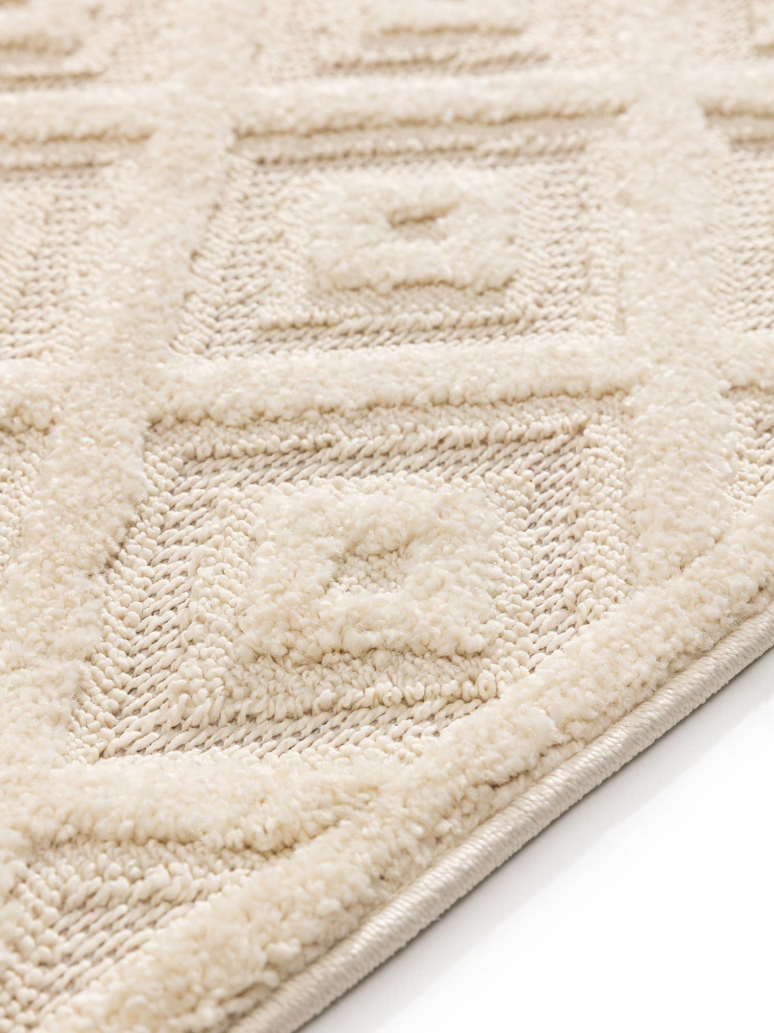 Teppich aus 100% Polypropylen in Weiß mit 11 bis 20 mm hohem Flor von benuta Basic