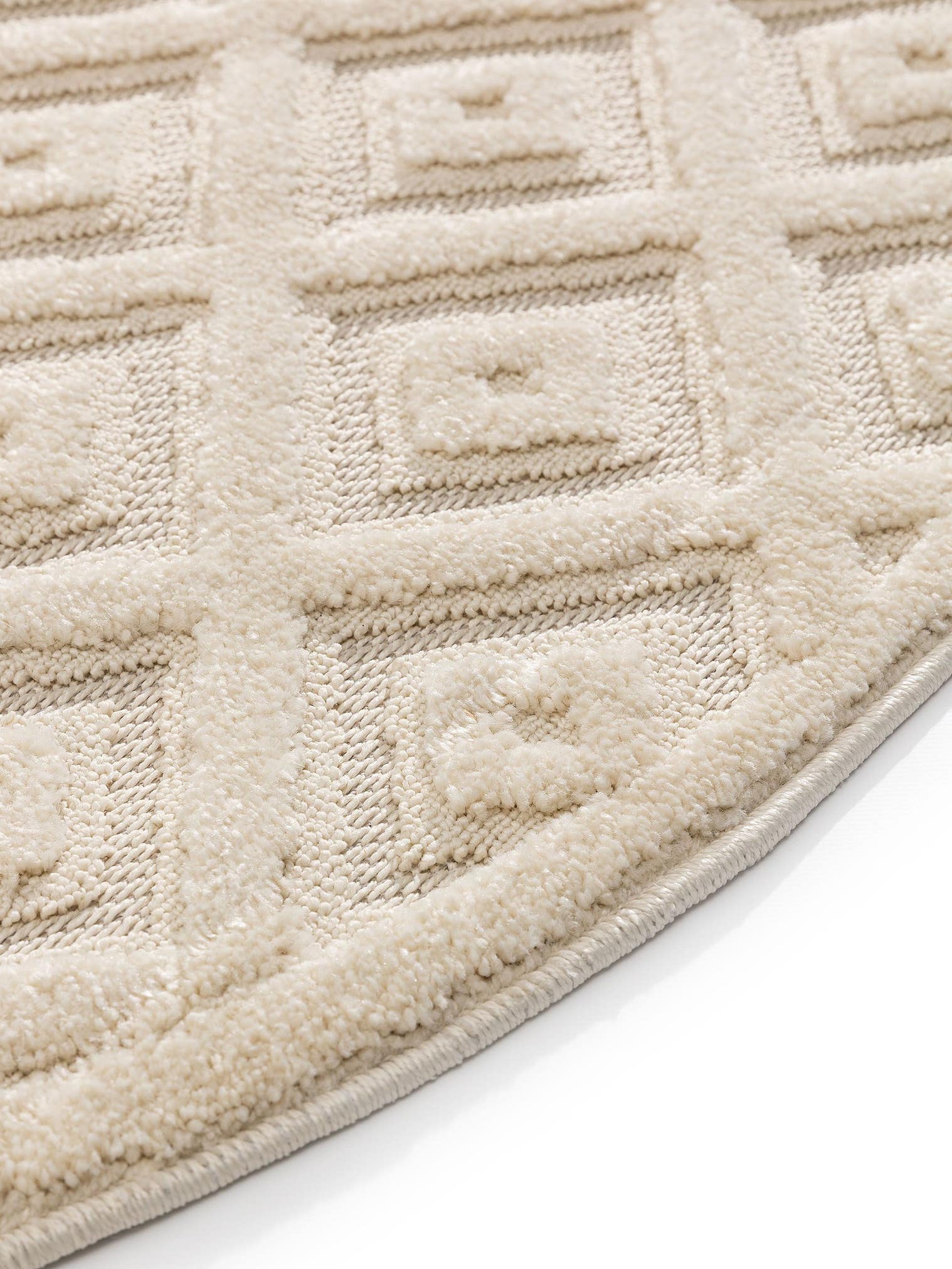 Rug made of 100% Polypropylene in White with a 11 - 20 mm high pile by benuta Basic