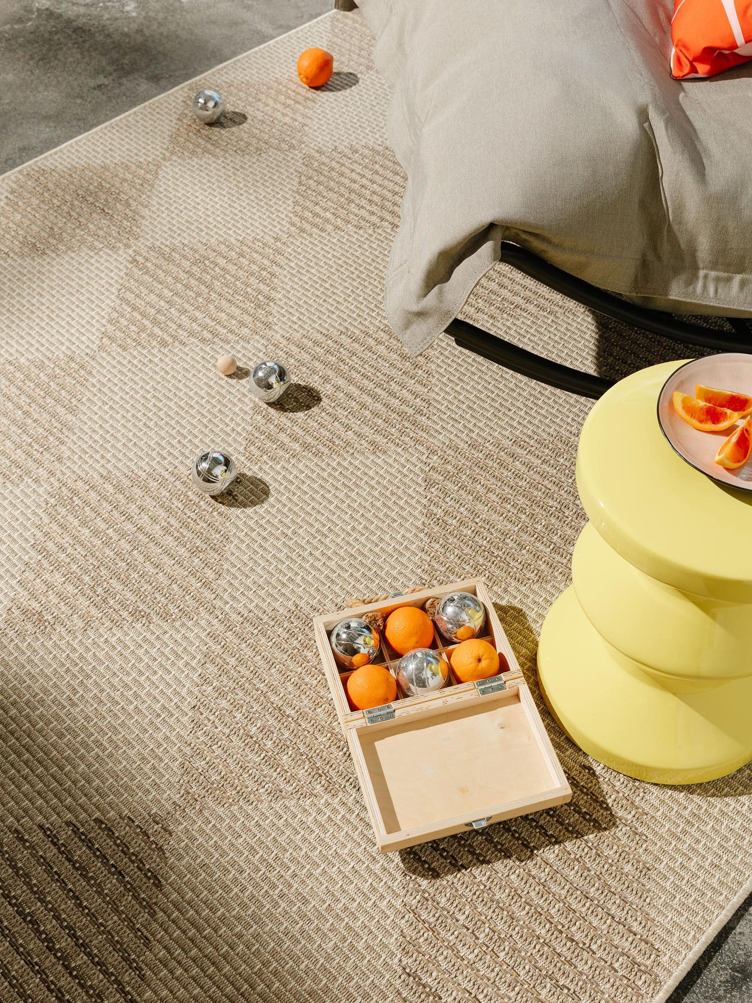 Teppich aus 100% Polypropylen in Beige mit bis 5 mm hohem Flor von benuta Pop