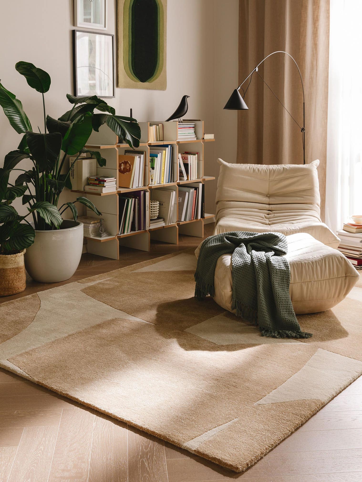 Teppich aus 100% Polyester (recyceltes PET) in Beige mit 6 bis 10 mm hohem Flor von benuta Pure
