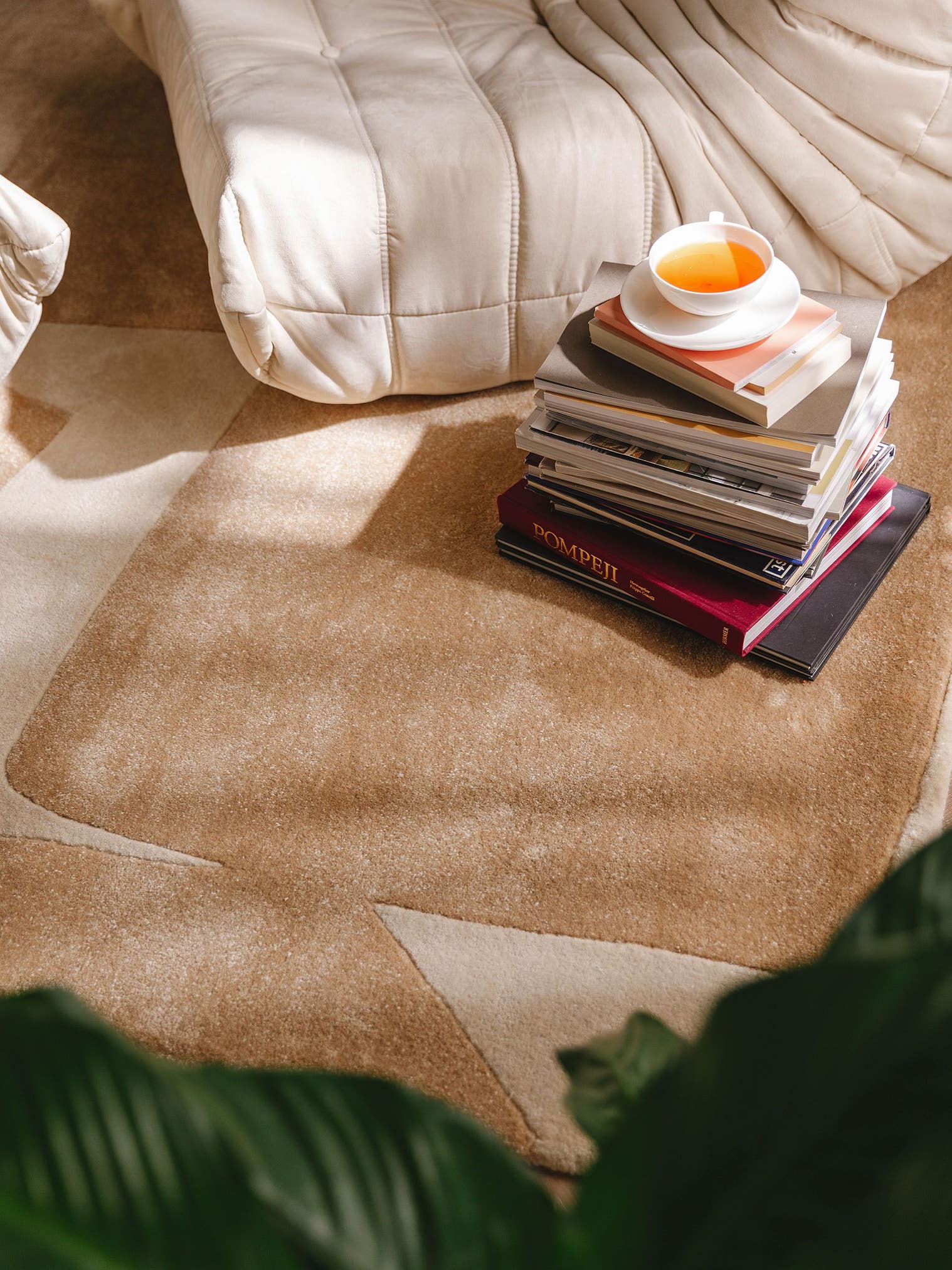 Teppich aus 100% Polyester (recyceltes PET) in Beige mit 6 bis 10 mm hohem Flor von benuta Pure